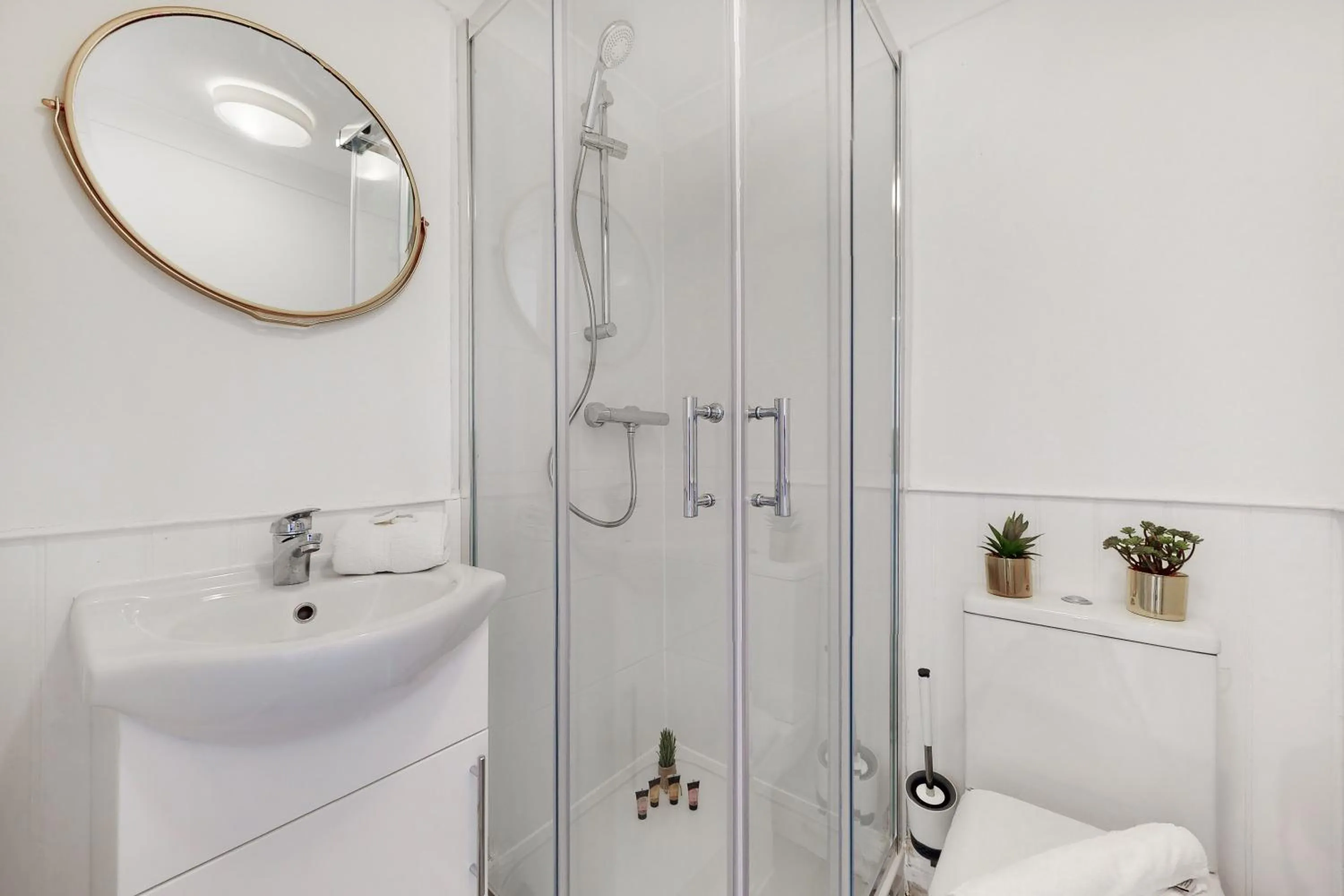 Bathroom in Park Lane Apartments Baker Street