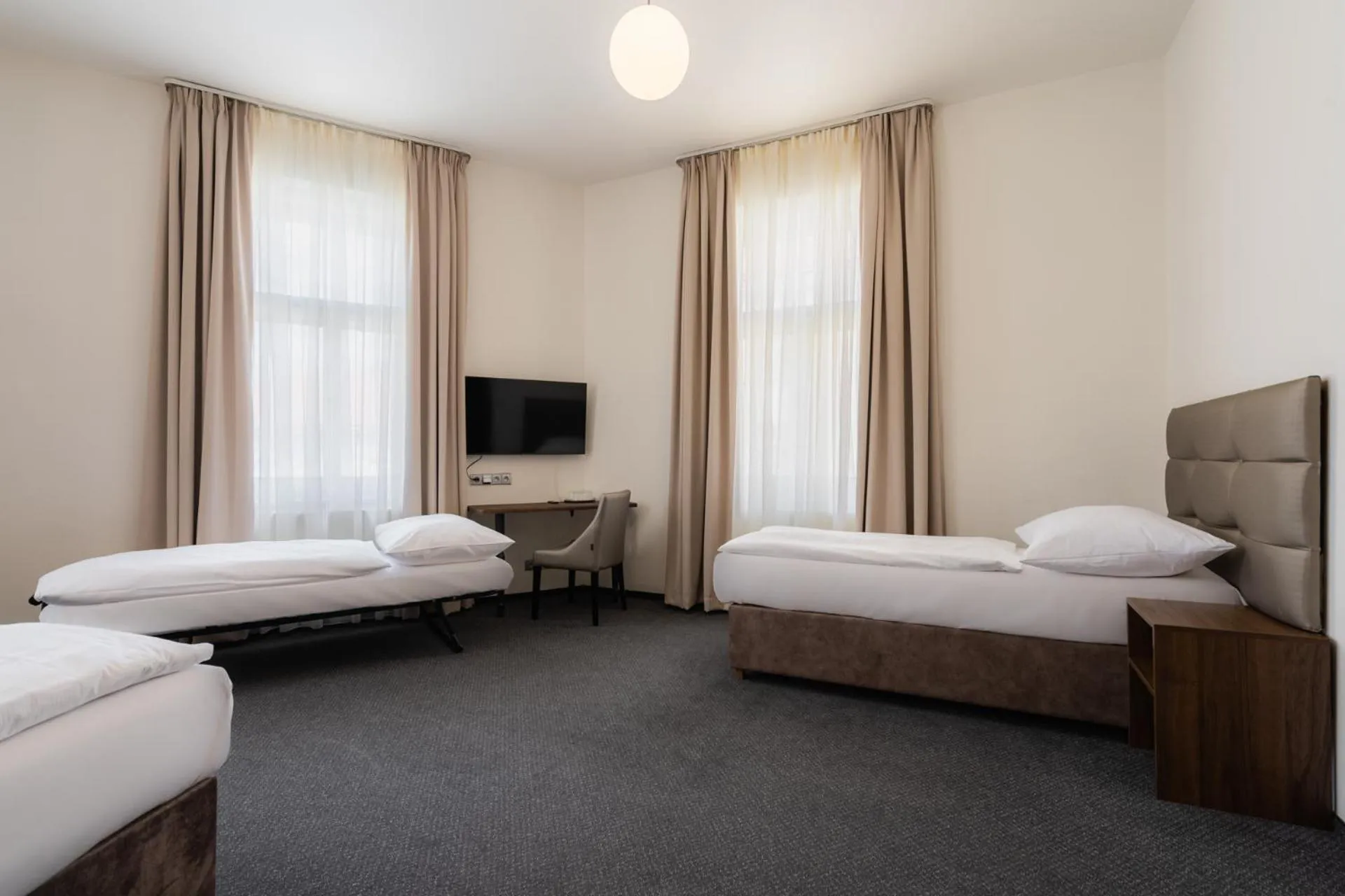 Bedroom, Bed in EA Hotel Victoria