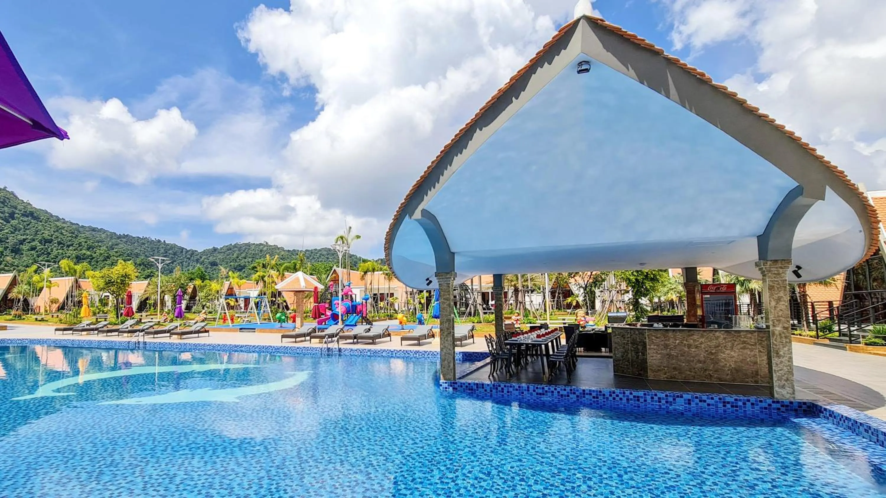 Property building in Vakara Hotel Kep