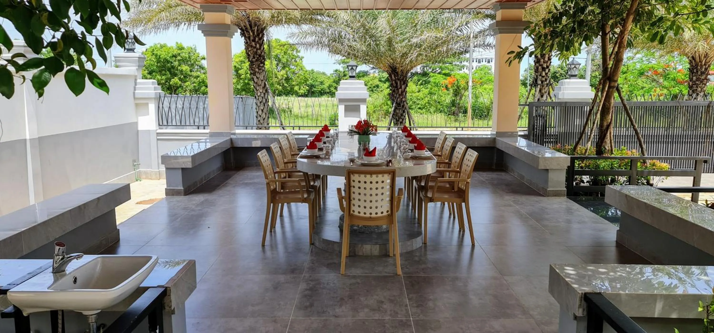 Restaurant/places to eat in Vakara Hotel Kep