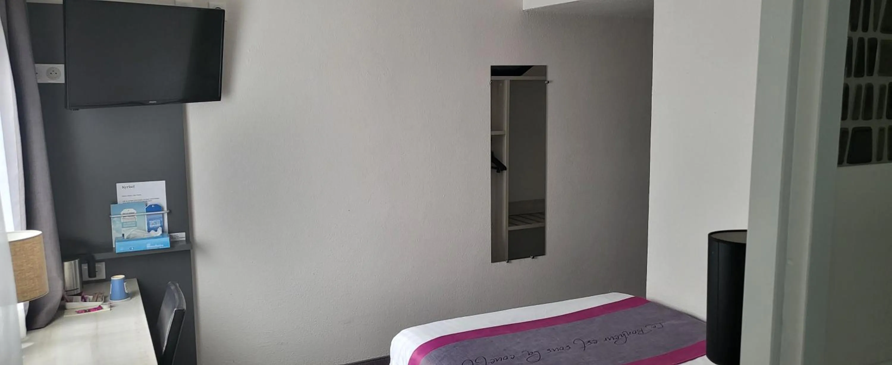 Bed in Kyriad Lille Est - Villeneuve d'Ascq