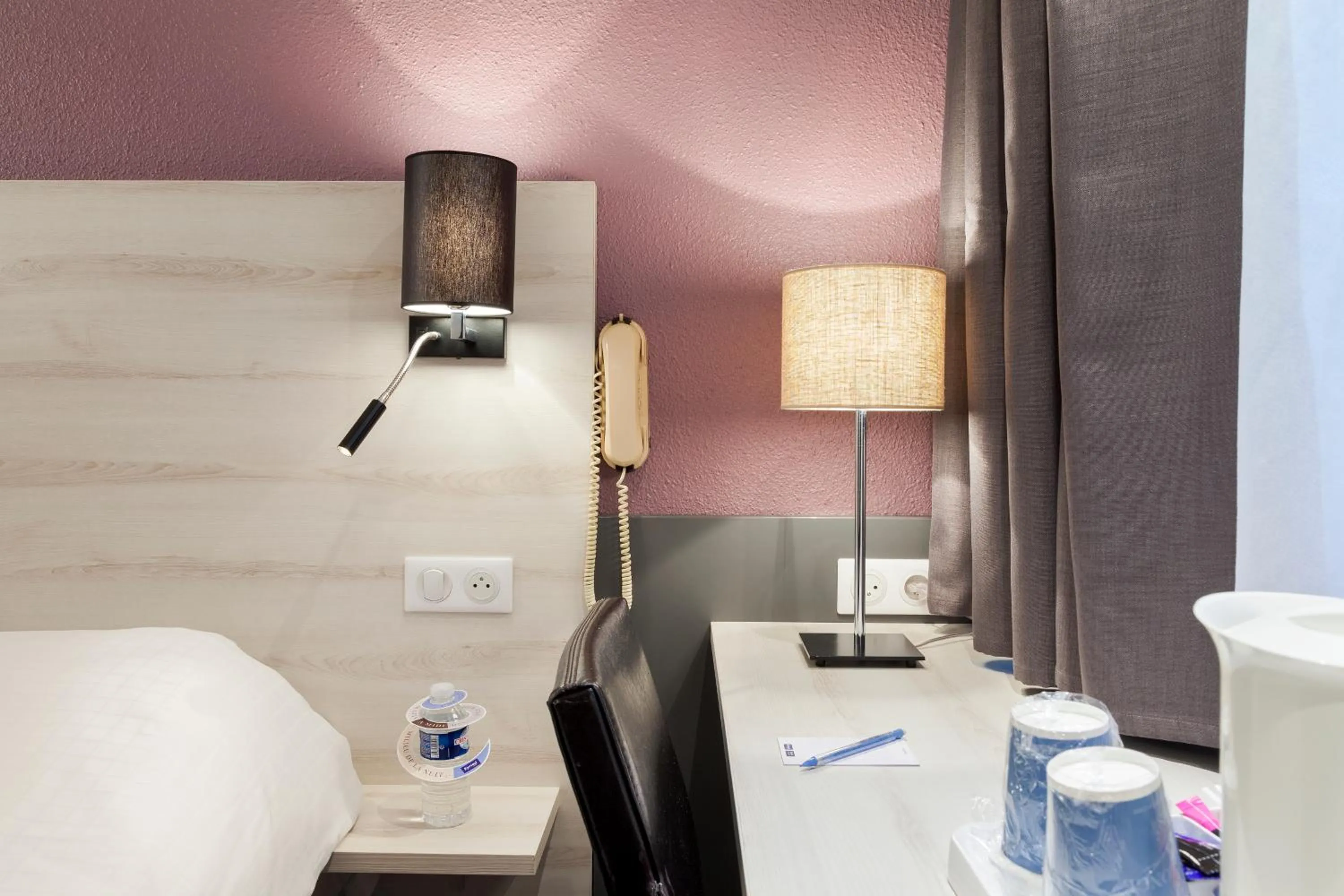 Bedroom in Kyriad Lille Est - Villeneuve d'Ascq