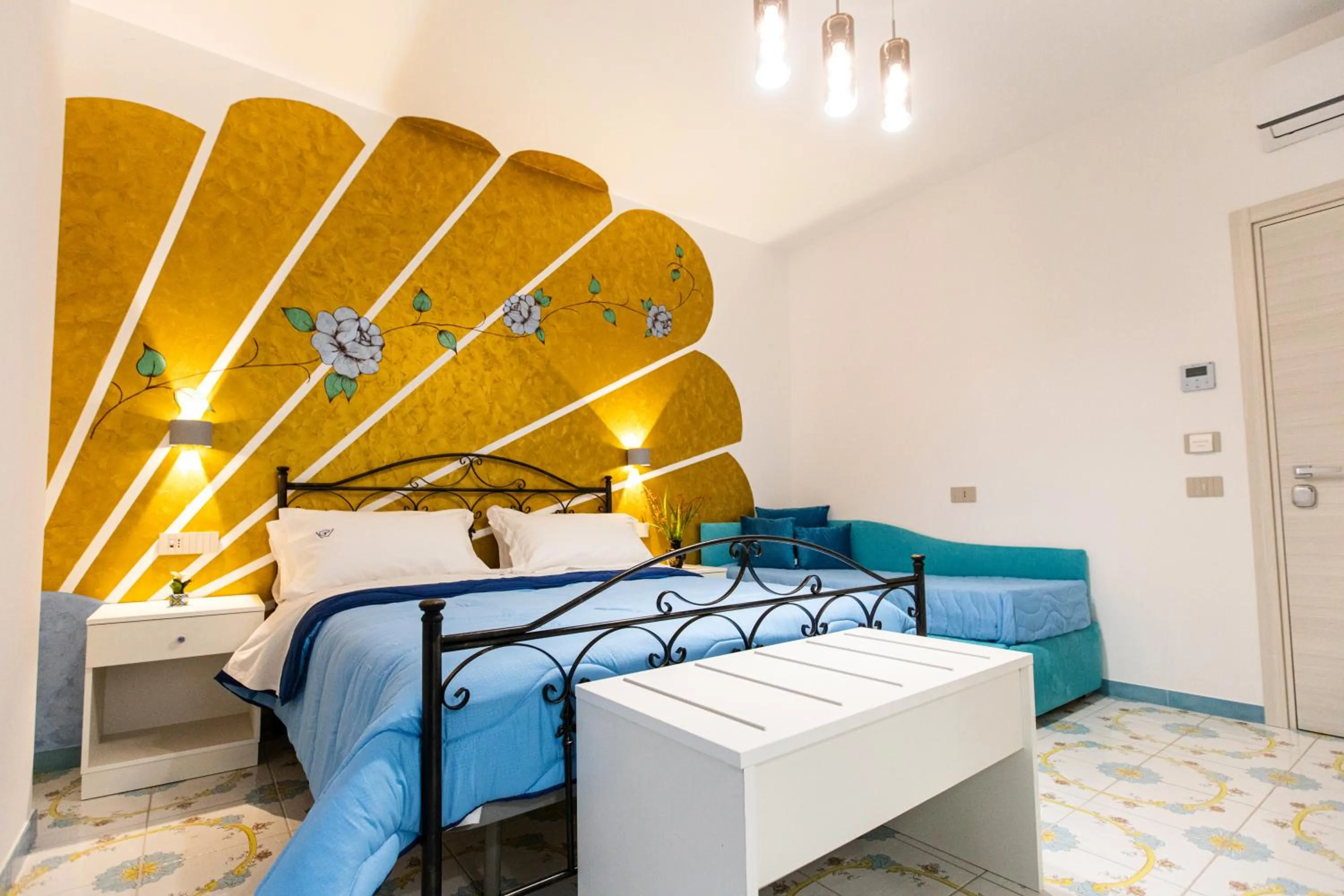 Photo of the whole room, Bed in Panariello Palace