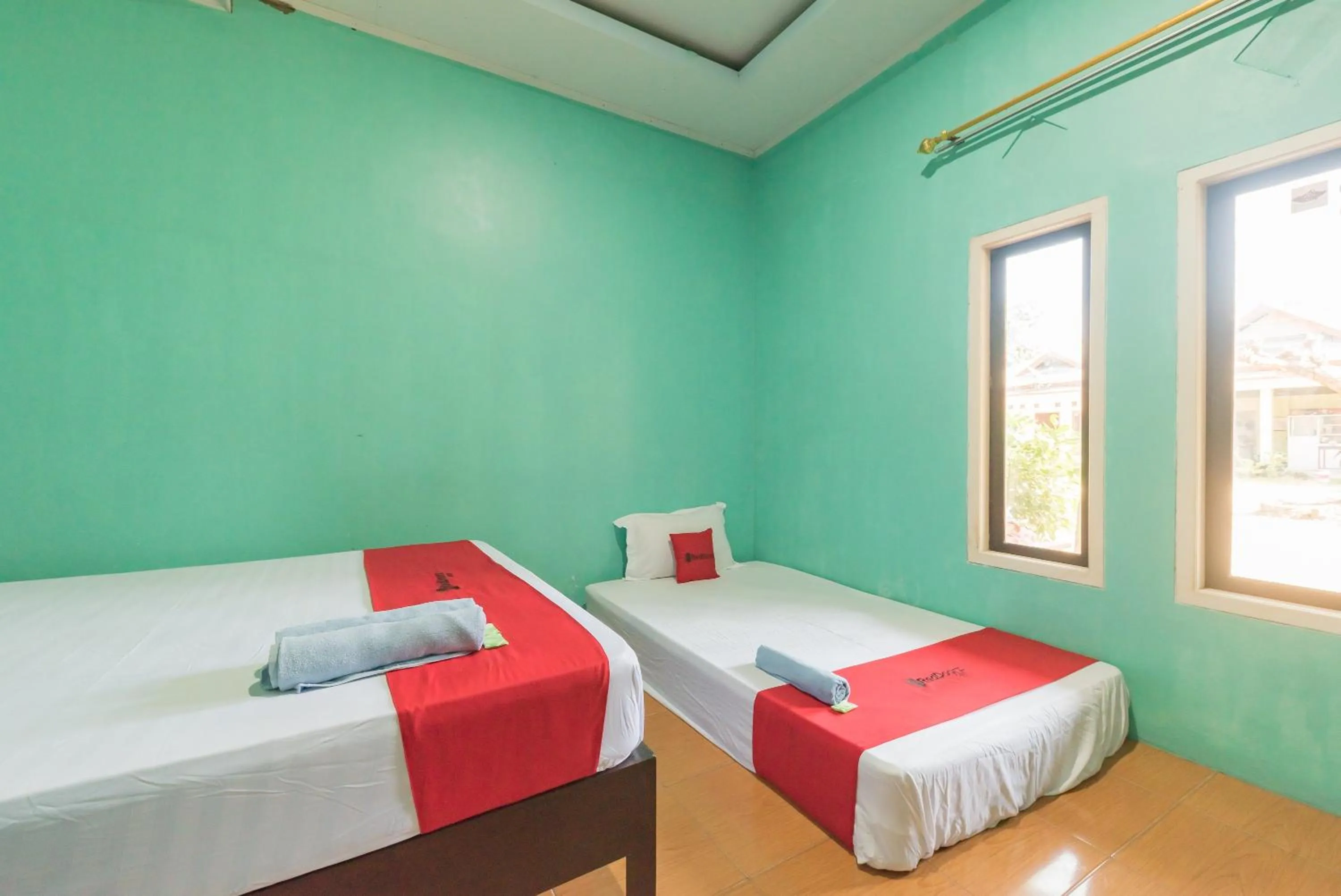 Bed in RedDoorz near Pantai Ujung Genteng