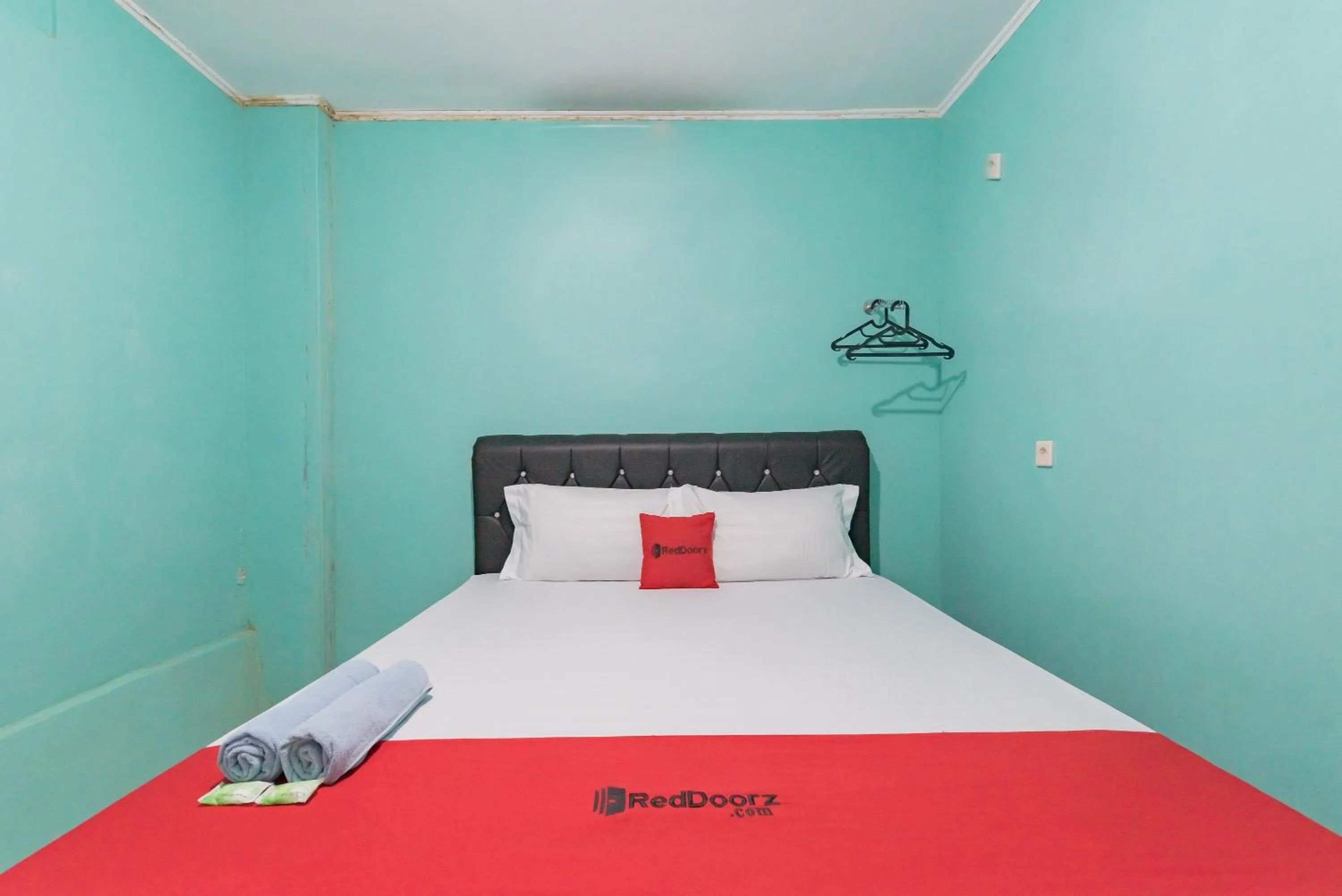 Bed in RedDoorz near Pantai Ujung Genteng