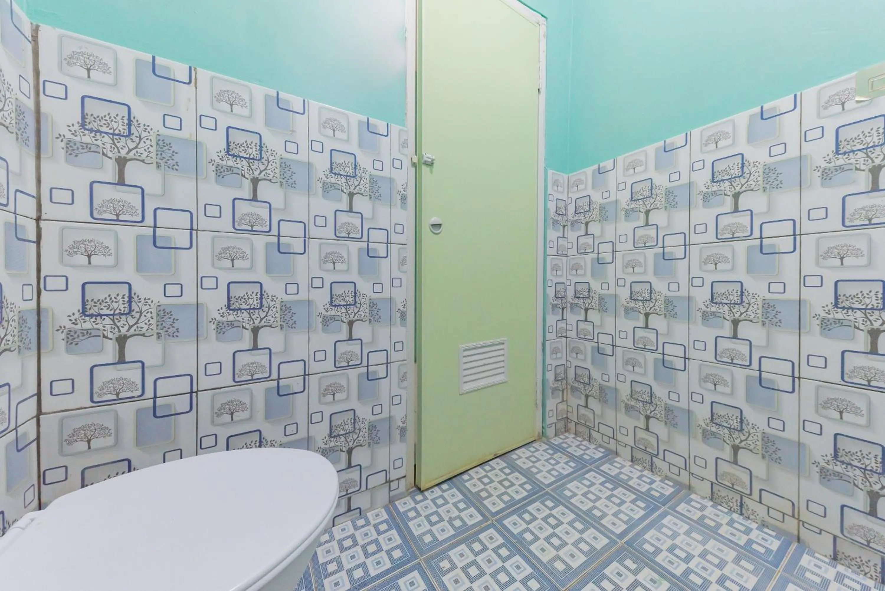 Bathroom in RedDoorz near Pantai Ujung Genteng