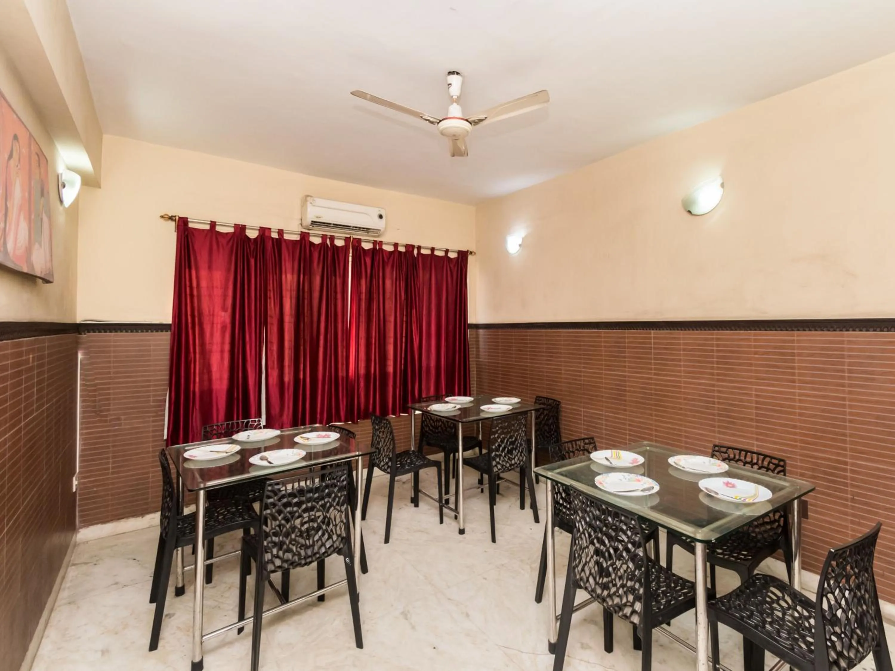 Restaurant/places to eat in Malik Guest House