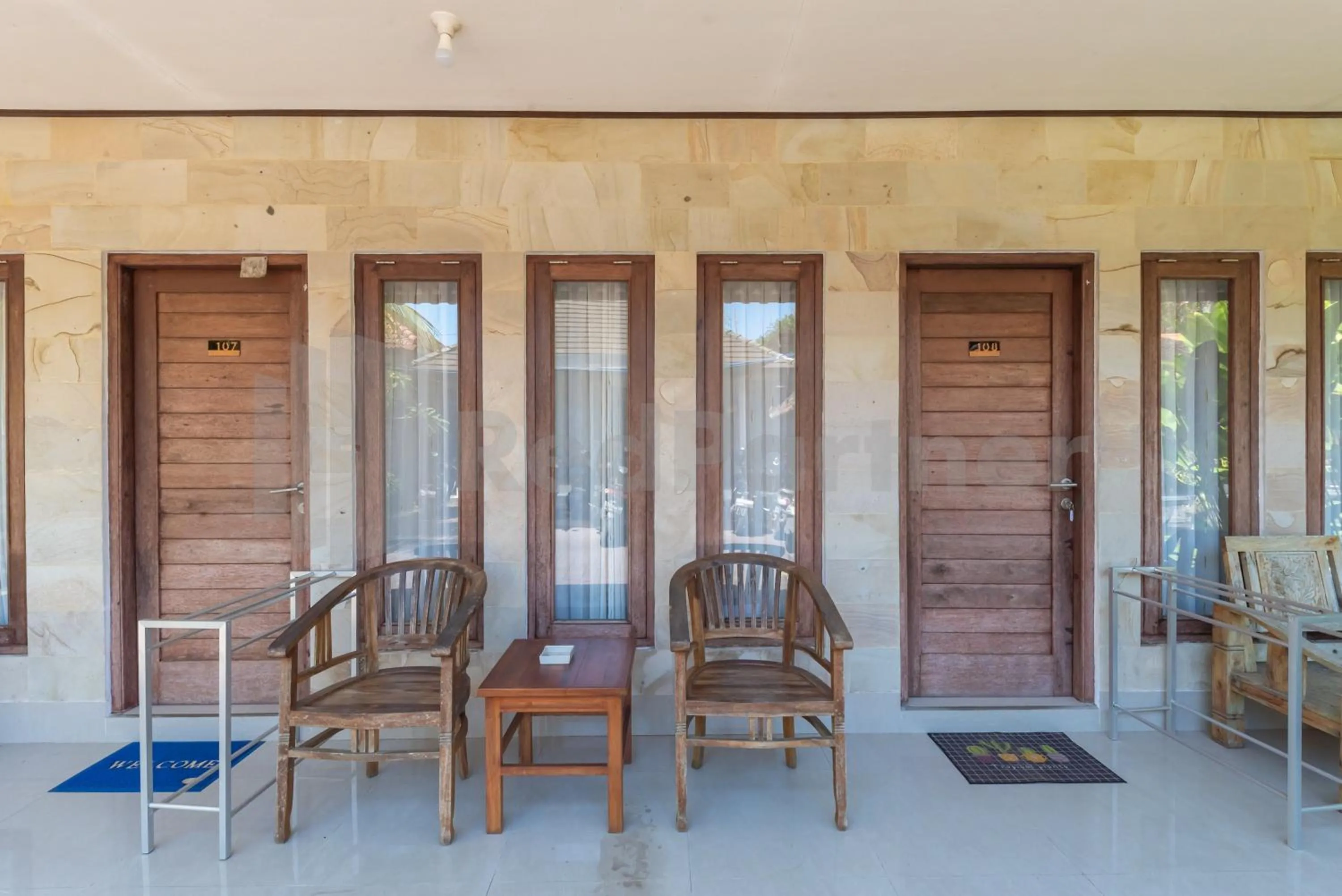 Seating area in Brisk Homestay Uluwatu RedPartner