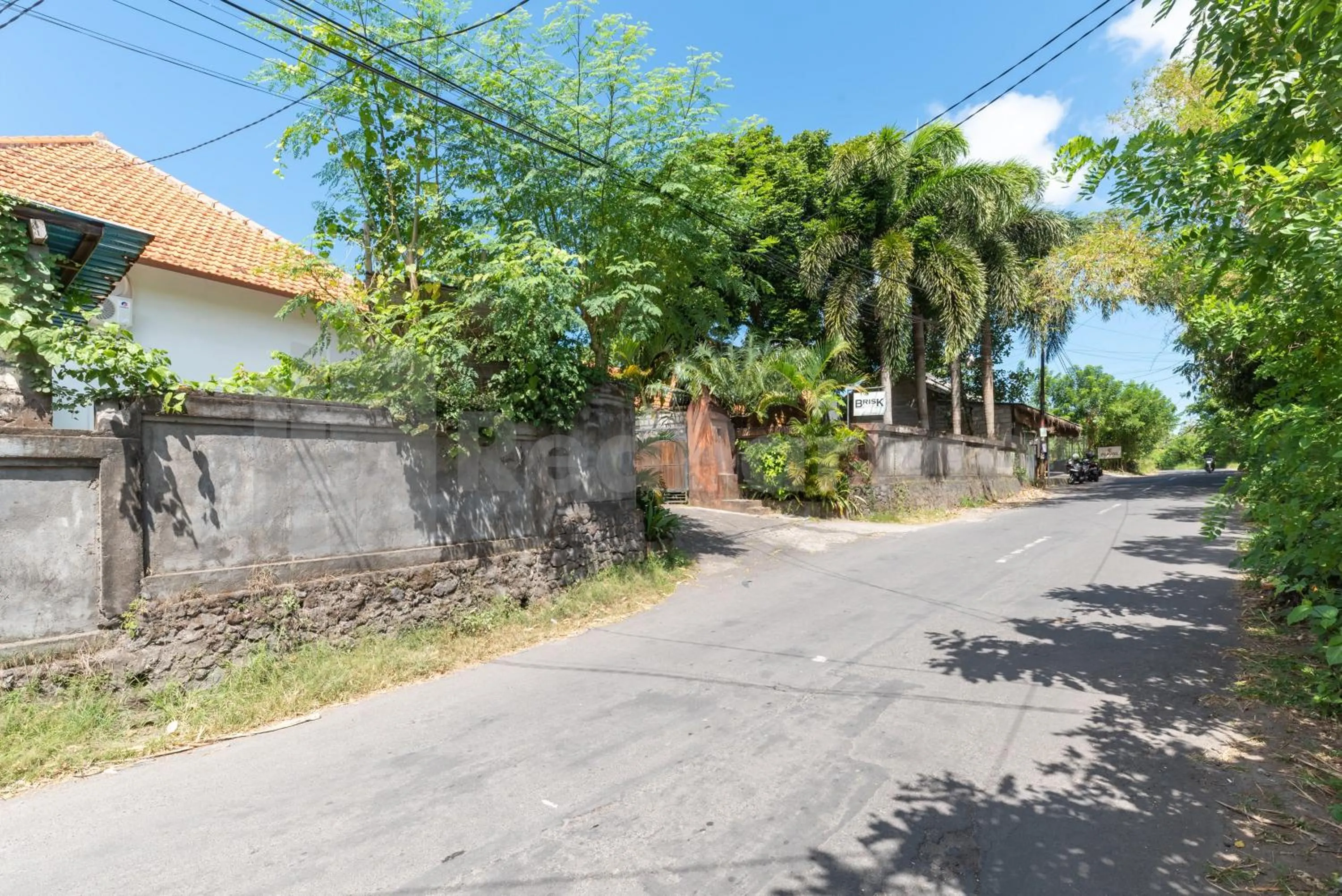 Property building in Brisk Homestay Uluwatu RedPartner