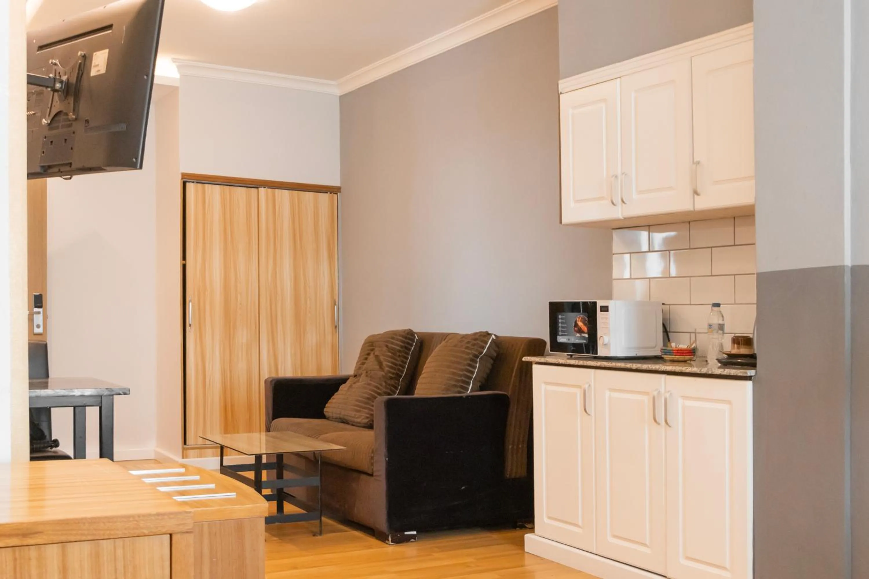 TV and multimedia in Bonanza Addis Hotel