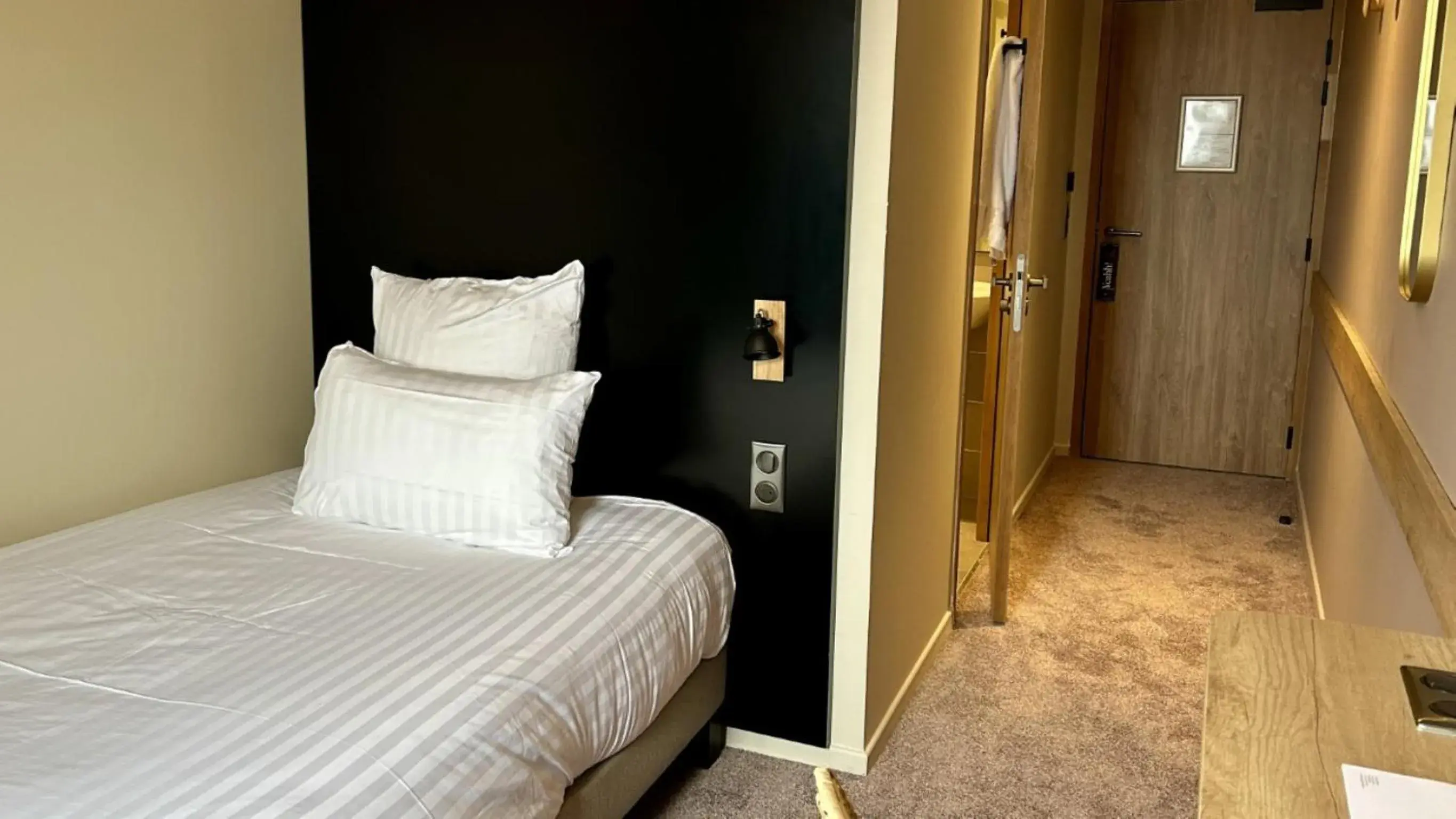 Standard Room 1 Single Bed - single occupancy in Golden Tulip Reims Bezannes Standard Room 1 Single Bed - single occupancy in Golden Tulip Reims Bezannes