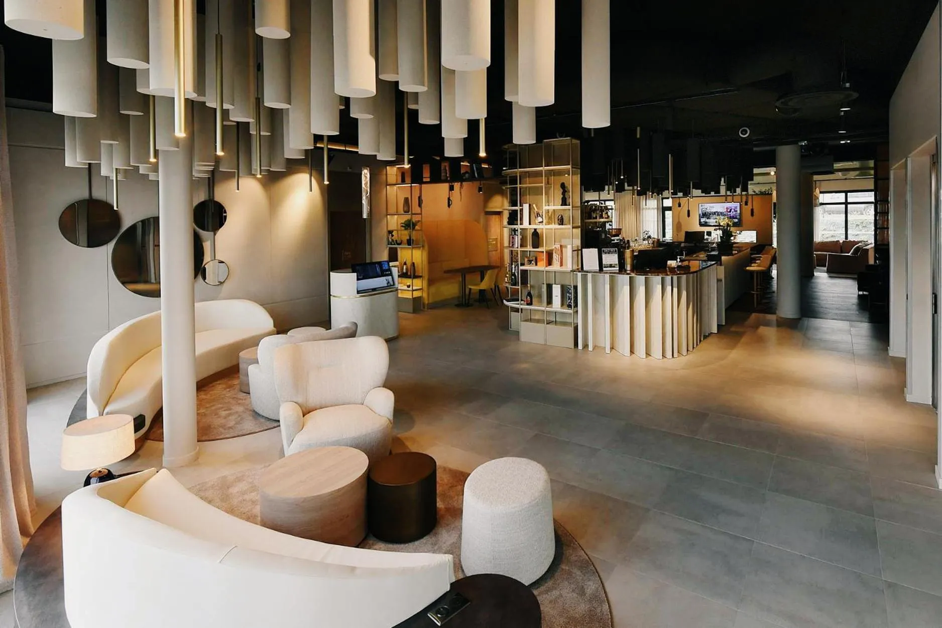 Lounge or bar in Golden Tulip Reims Bezannes