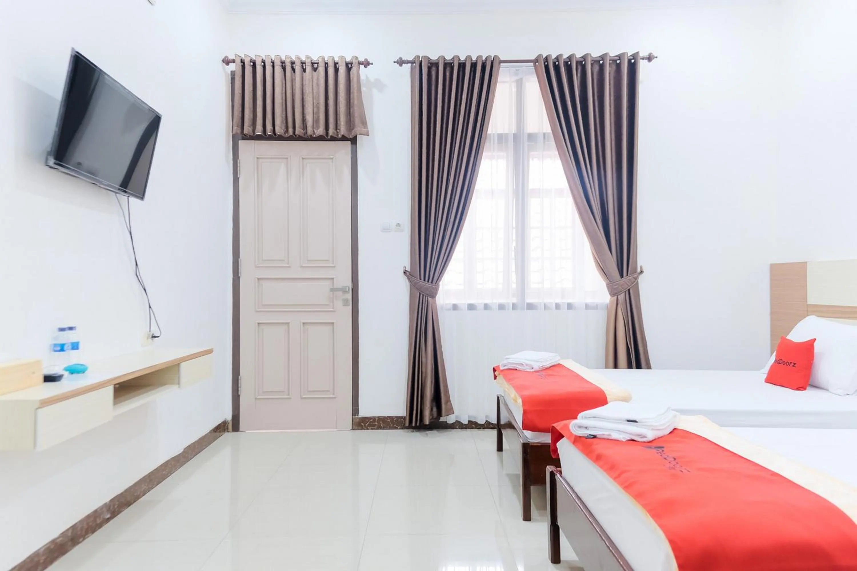 Bedroom, Bed in RedDoorz Syariah @ Jalan Ir Haji Juanda Jambi