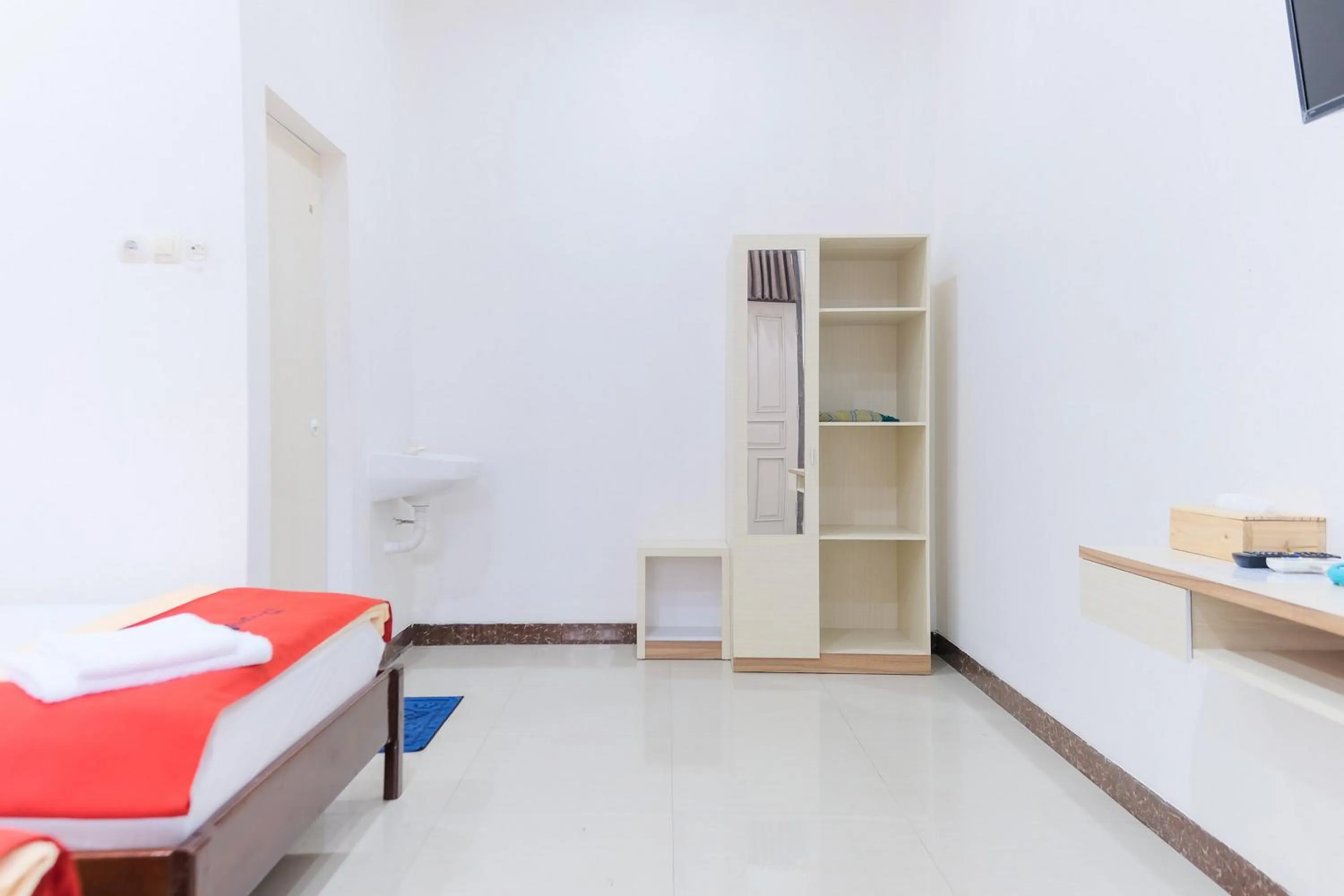 Bedroom, Bed in RedDoorz Syariah @ Jalan Ir Haji Juanda Jambi