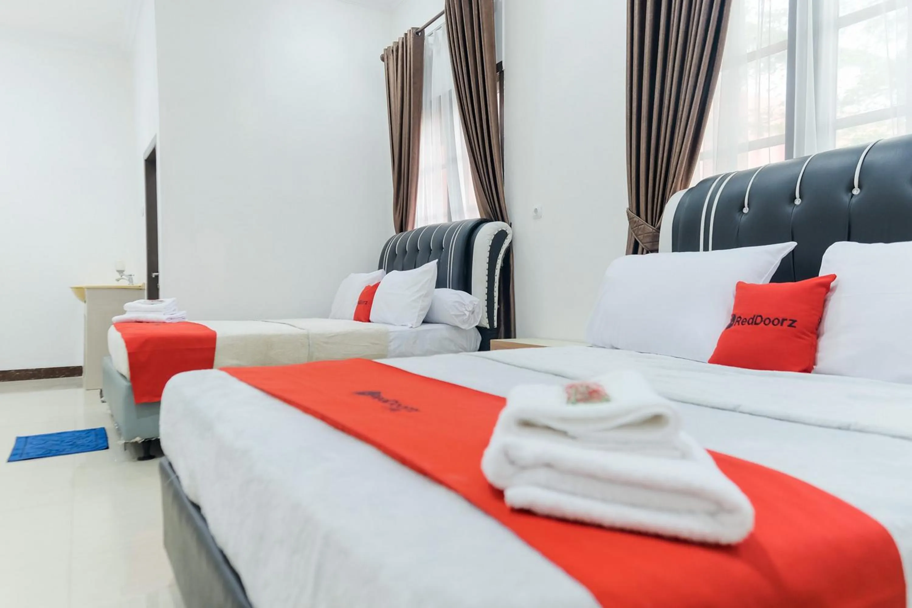 Bedroom, Bed in RedDoorz Syariah @ Jalan Ir Haji Juanda Jambi