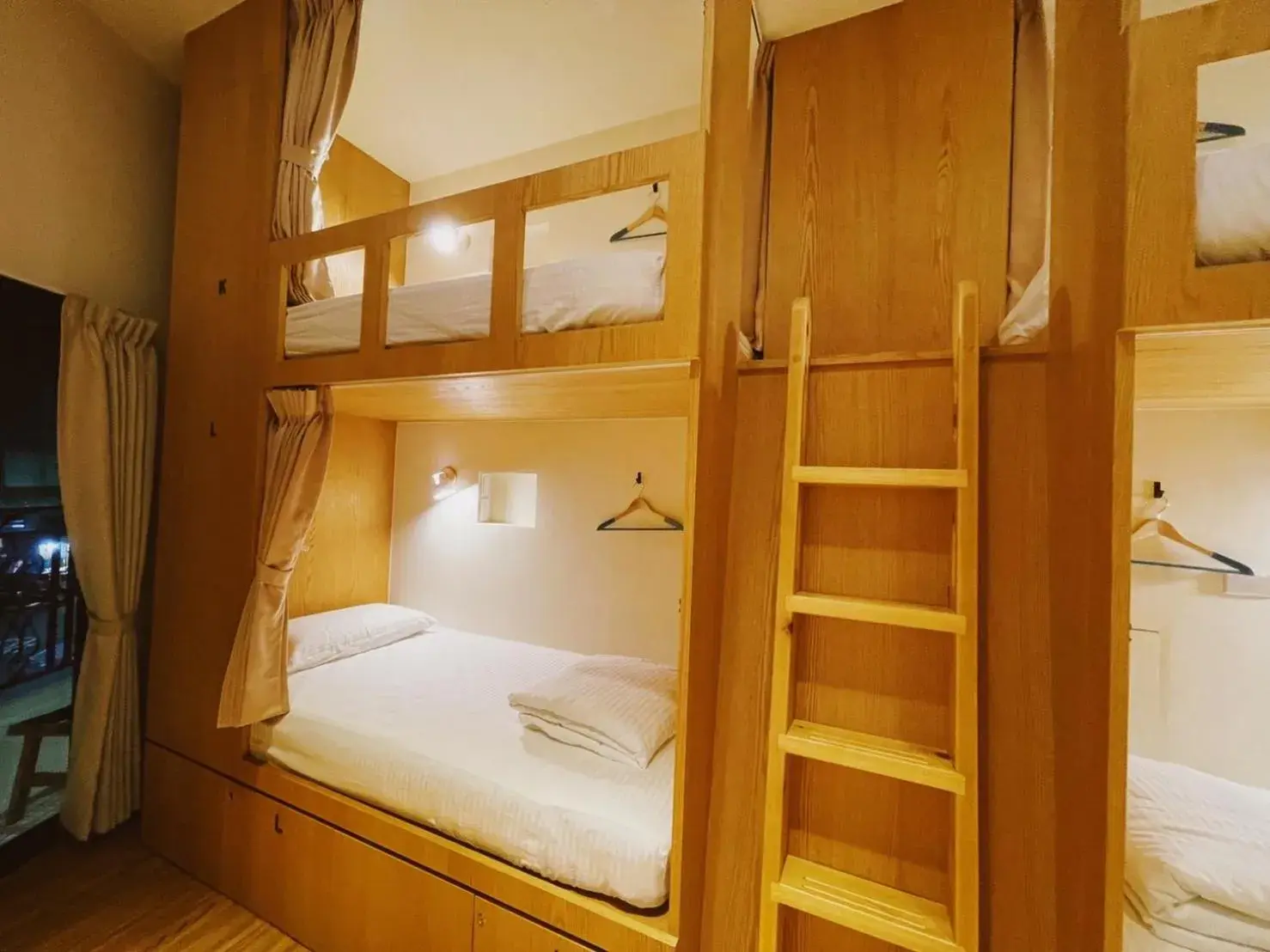 Bed in 8-Bed Mixed Dormitory Room in Lixia Hostel Bed in 8-Bed Mixed Dormitory Room in Lixia Hostel