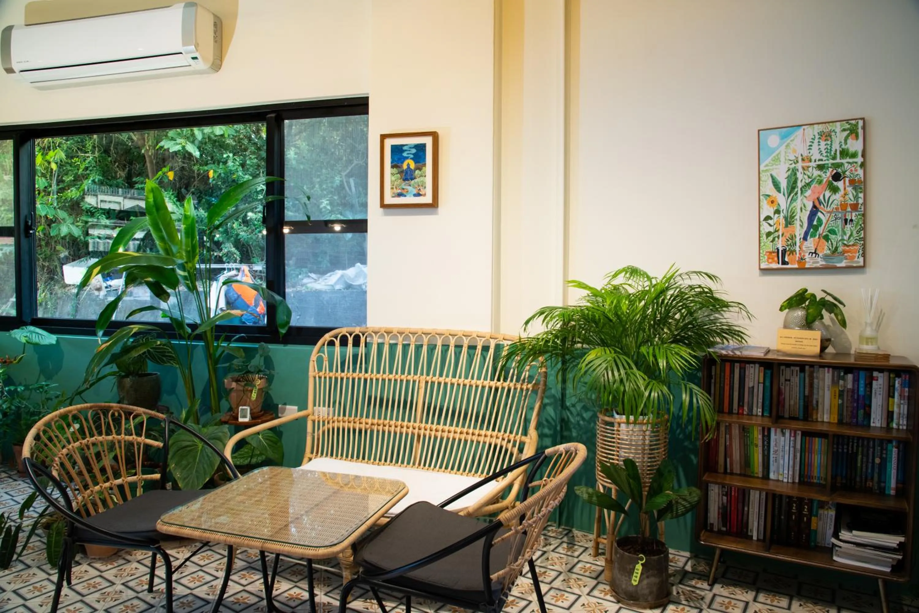 Garden in Lixia Hostel