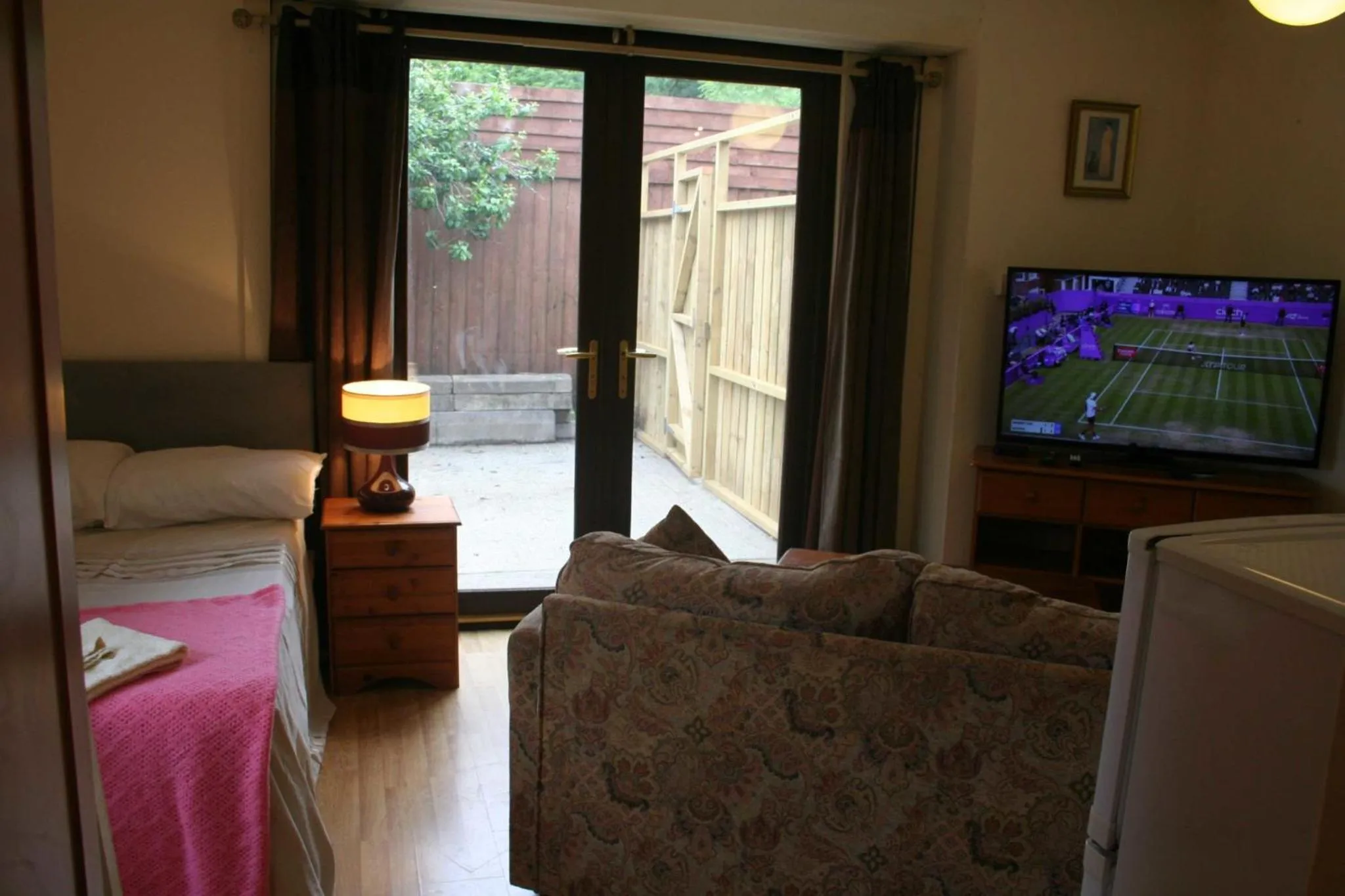 TV and multimedia, Bed in The Nook - Farm Park Stay with Hot Tub & Dome
