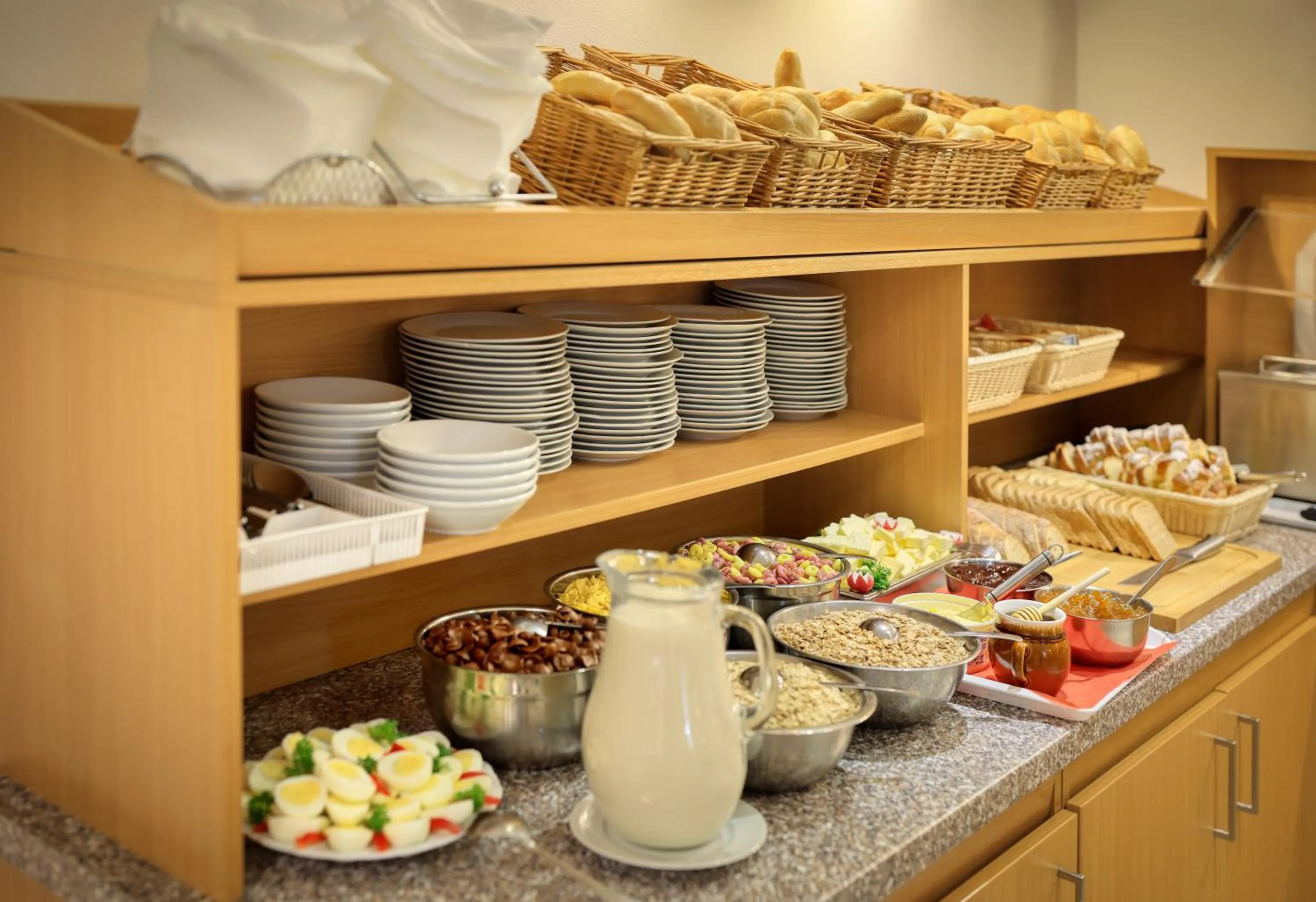 Breakfast in Hotel Golden City Garni