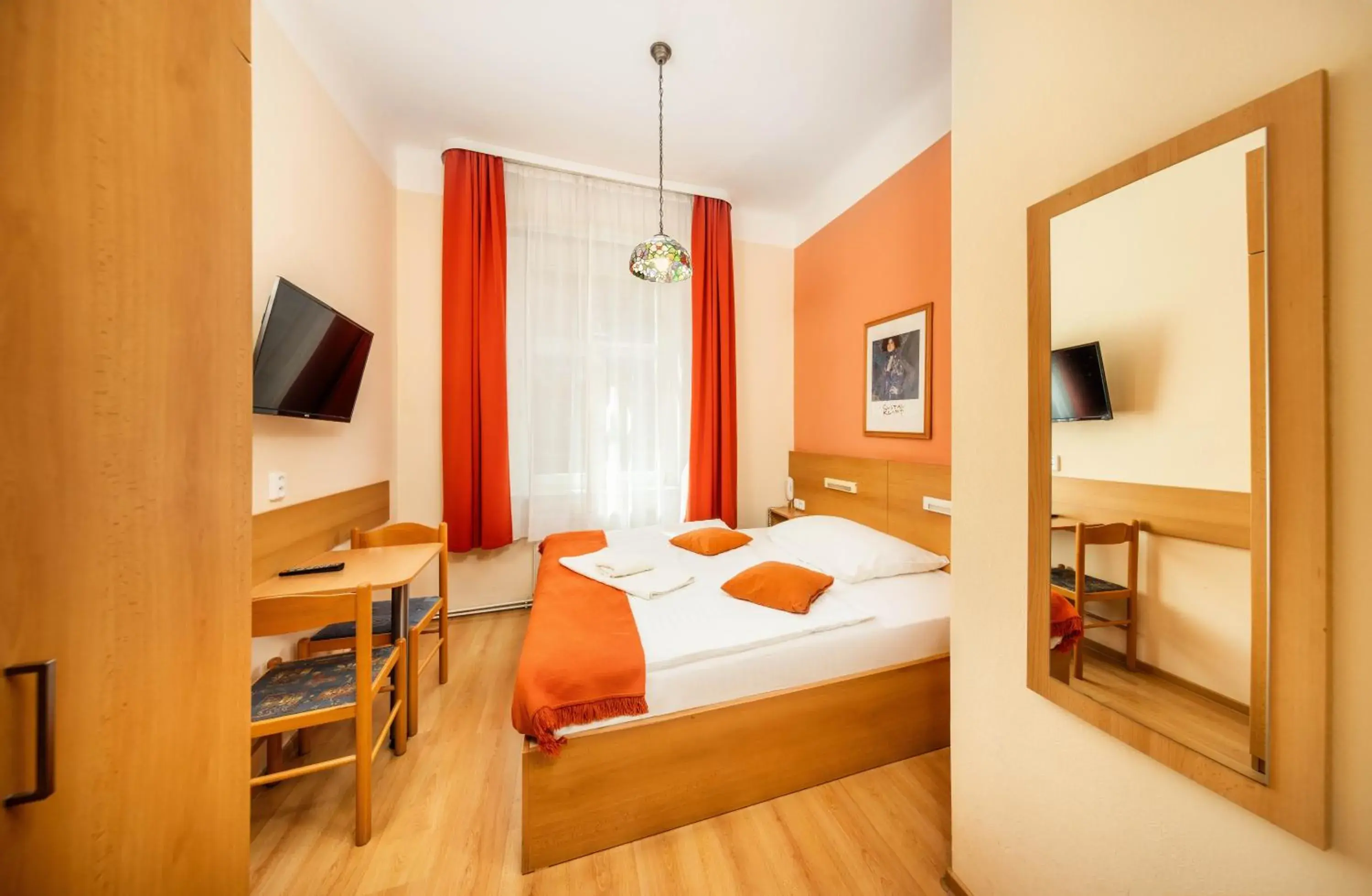 Single Room in Hotel Golden City Garni Single Room in Hotel Golden City Garni