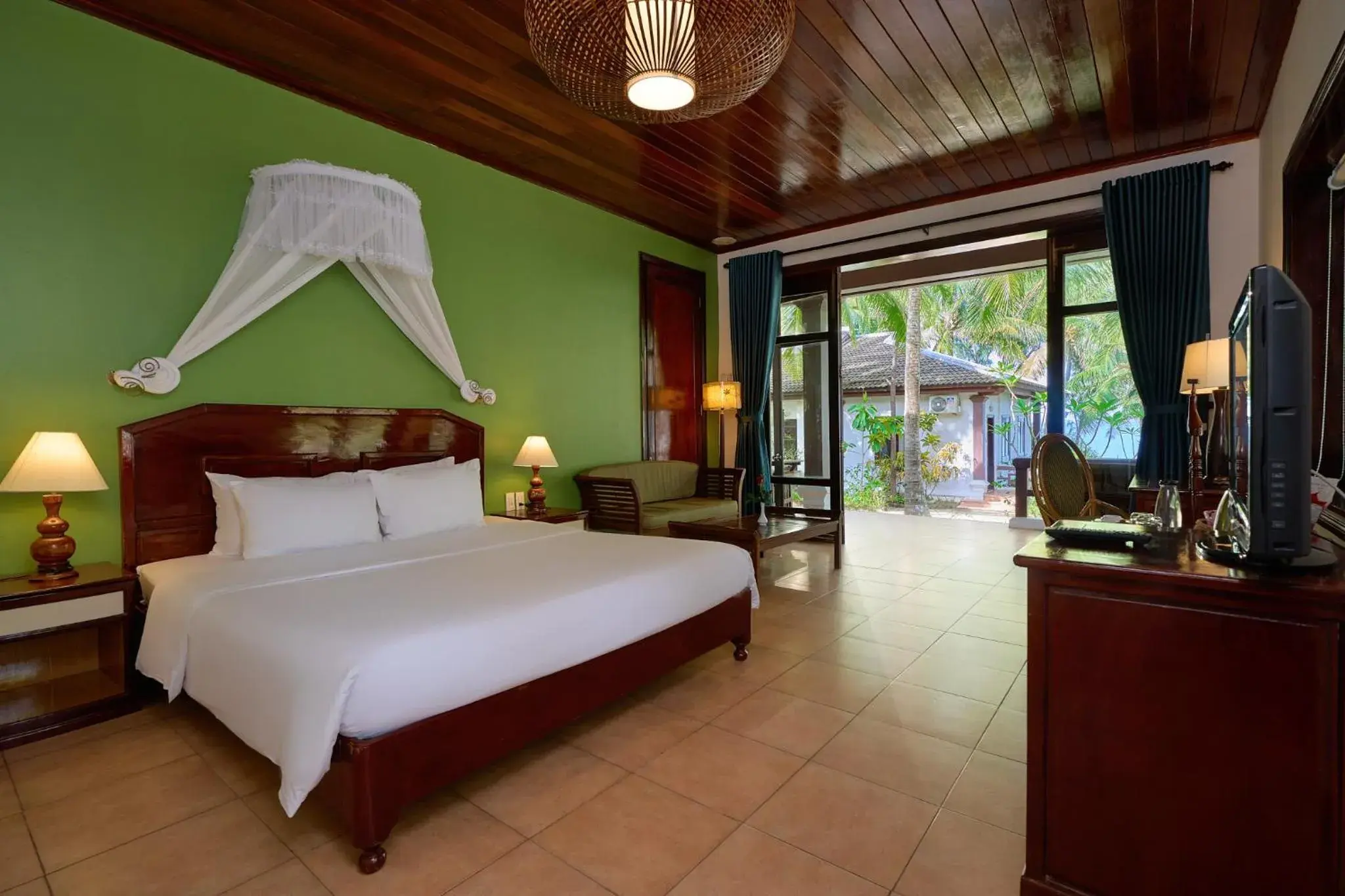 Deluxe Double or Twin Room with Ocean View in Lang Co Beach Resort Deluxe Double or Twin Room with Ocean View in Lang Co Beach Resort