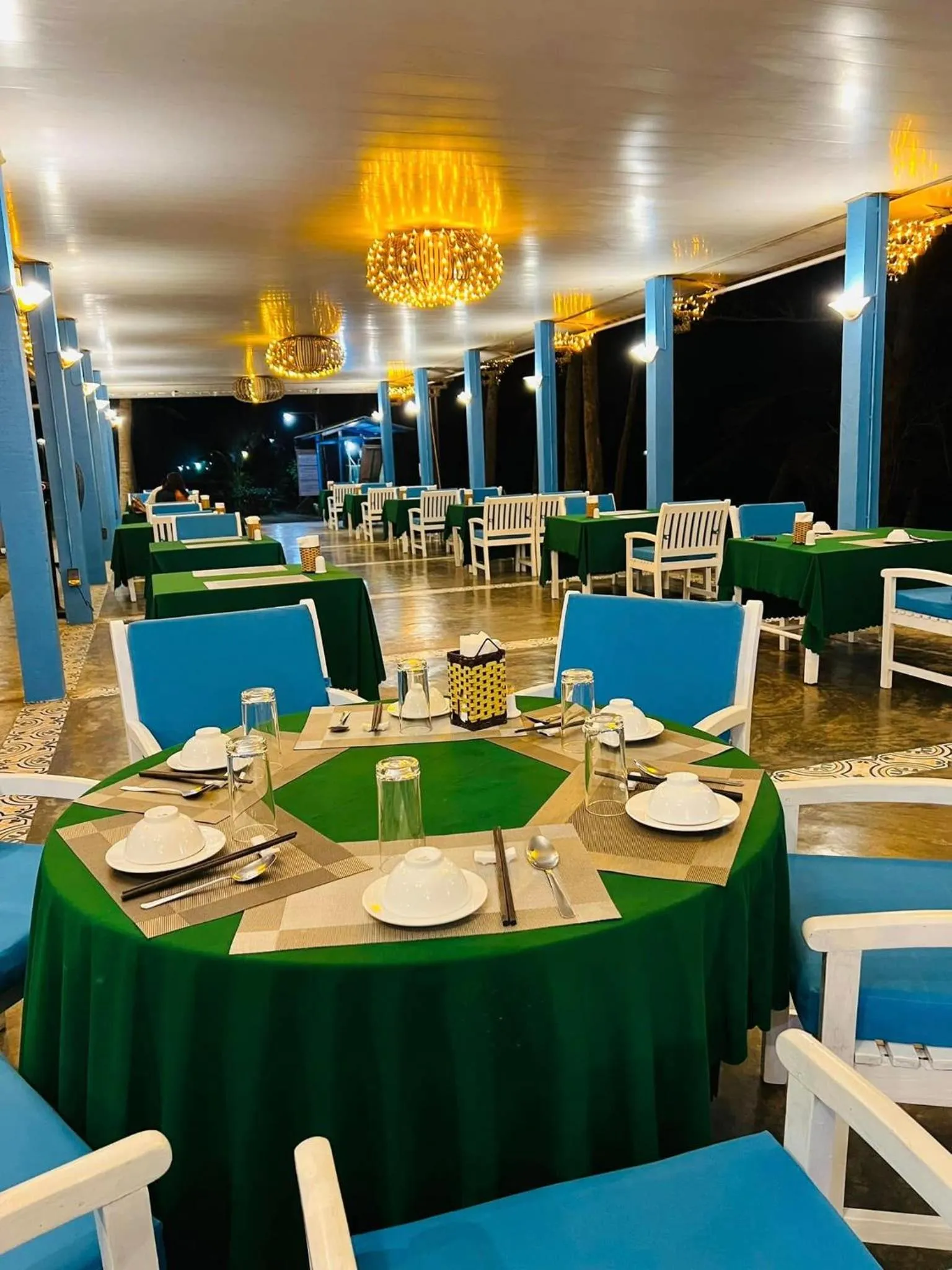 Restaurant/places to eat in Lang Co Beach Resort