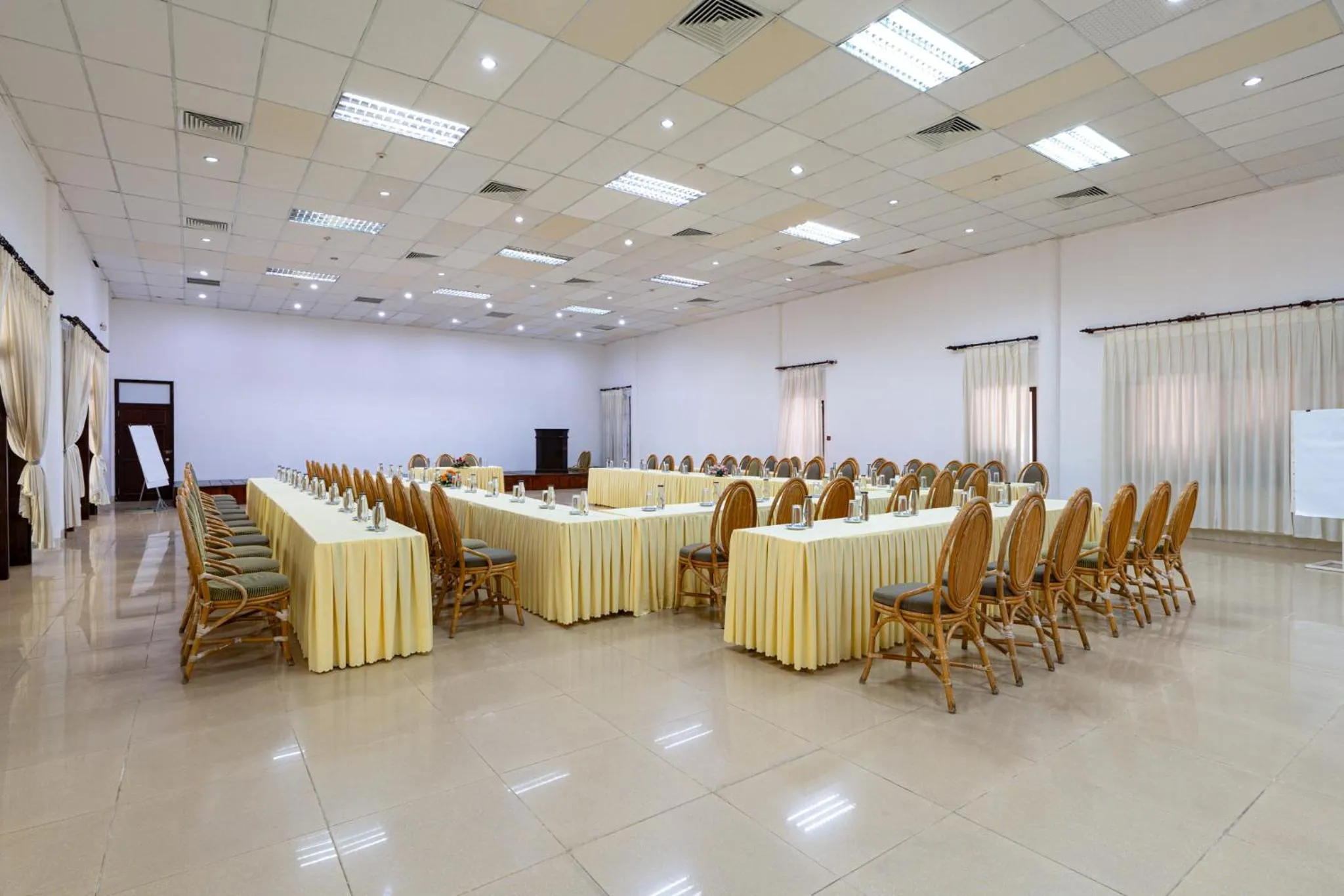 Restaurant/places to eat in Lang Co Beach Resort