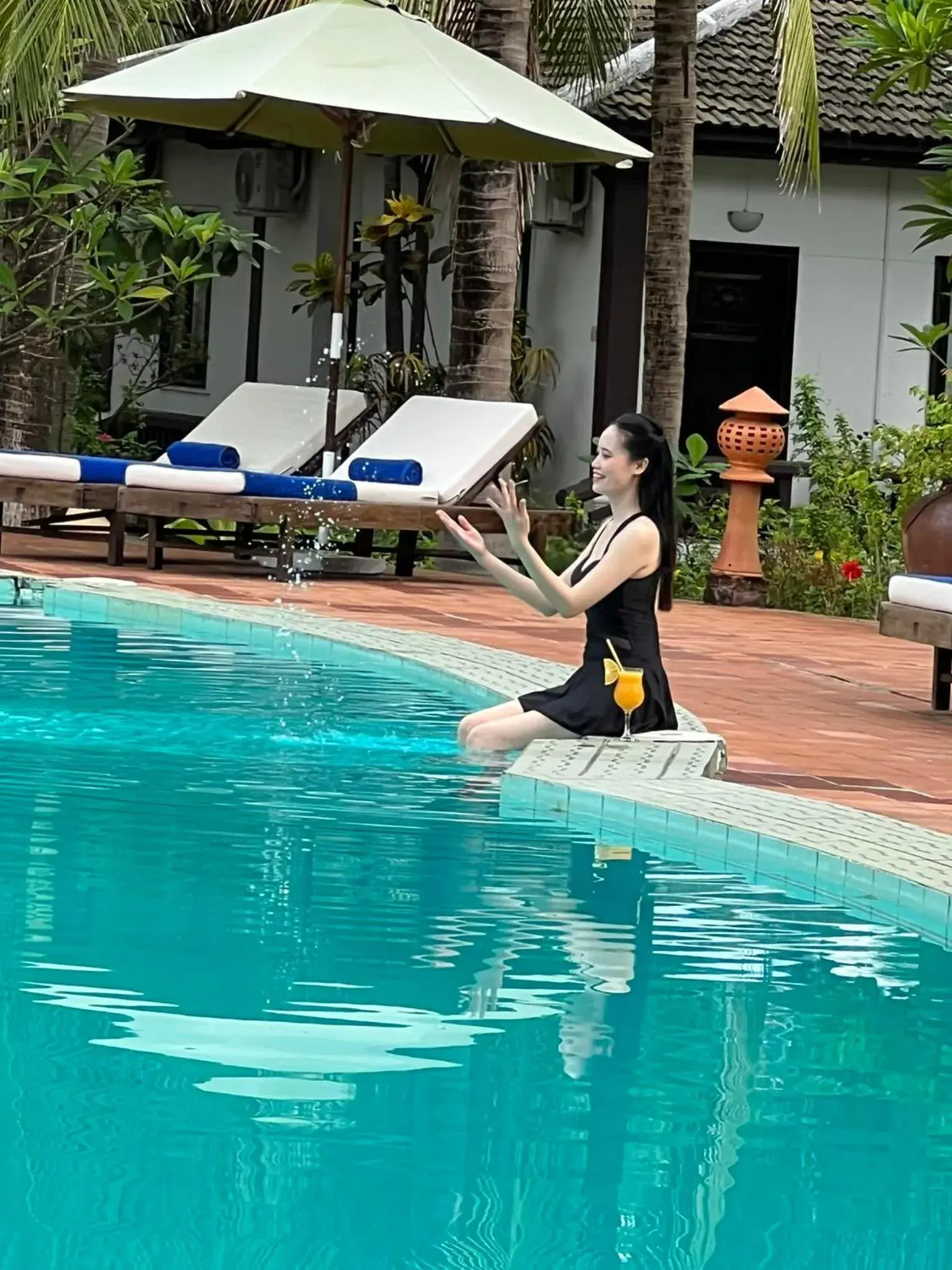 Deluxe Double or Twin Room with Pool View in Lang Co Beach Resort Deluxe Double or Twin Room with Pool View in Lang Co Beach Resort