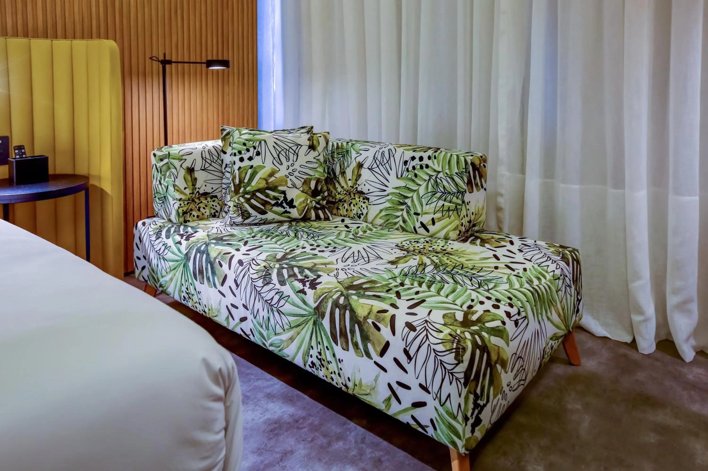 Bedroom, Bed in Hilton Garden Inn Rebouças