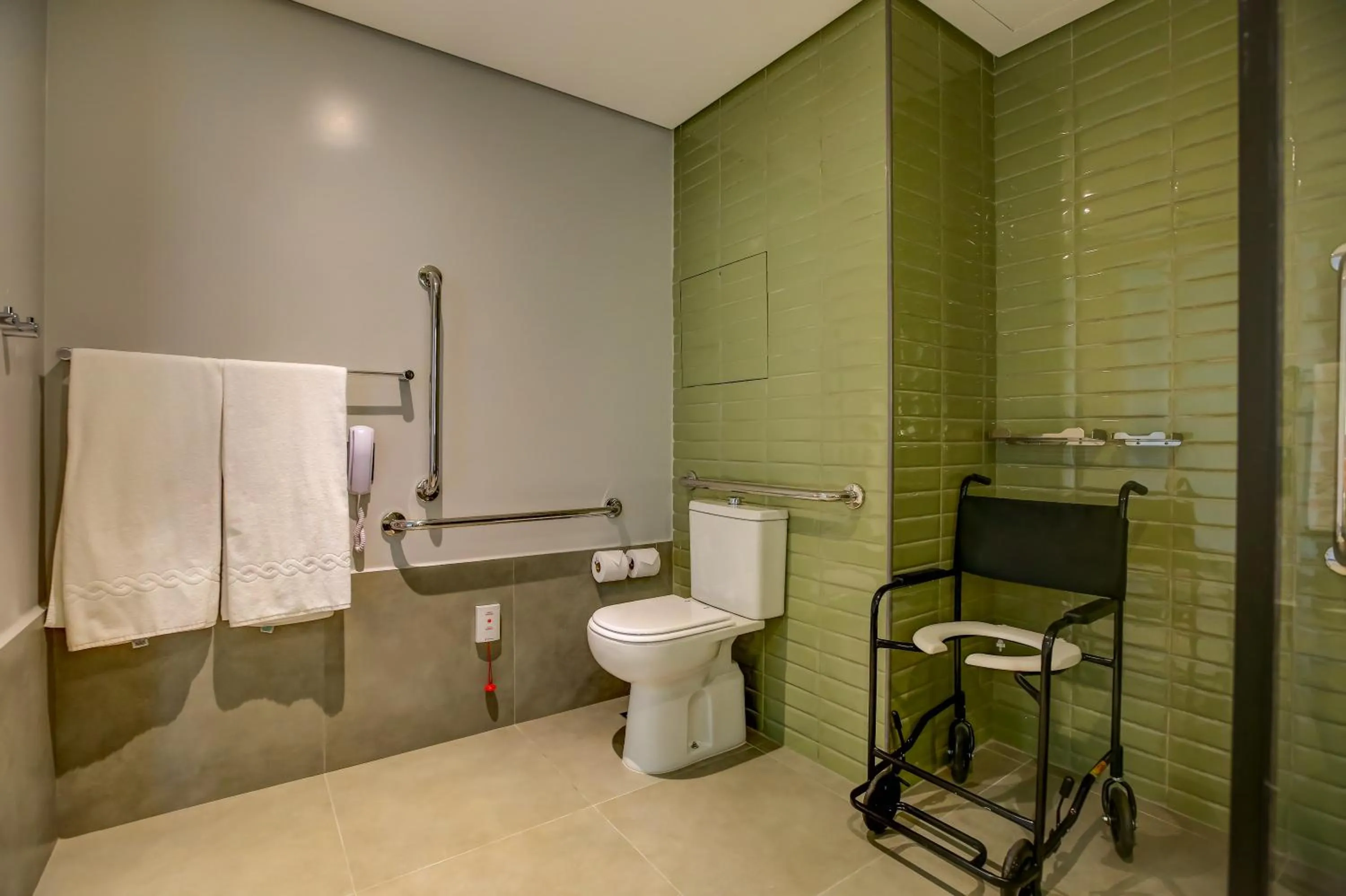 Bathroom in Hilton Garden Inn Rebouças