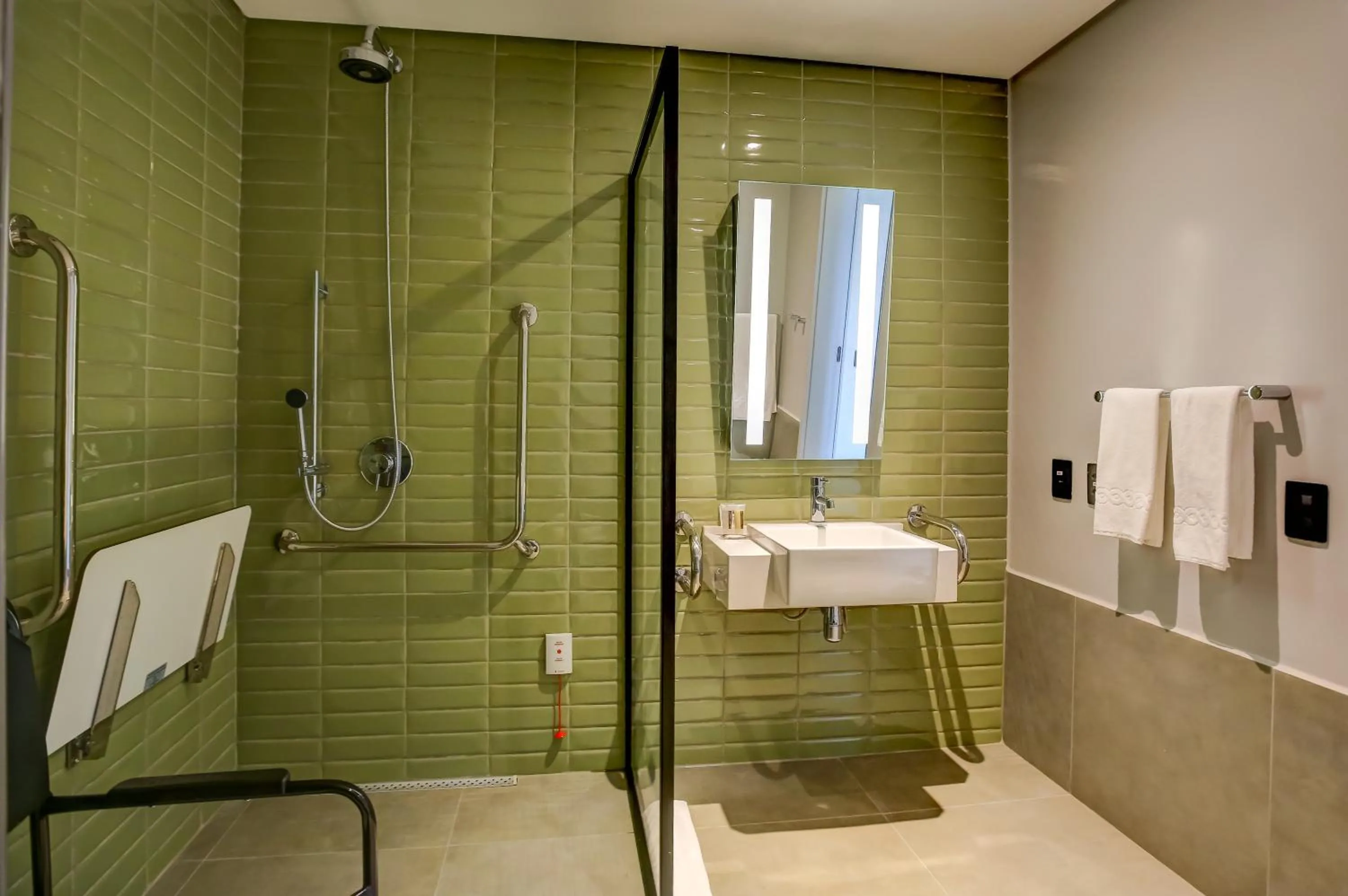 Bathroom in Hilton Garden Inn Rebouças