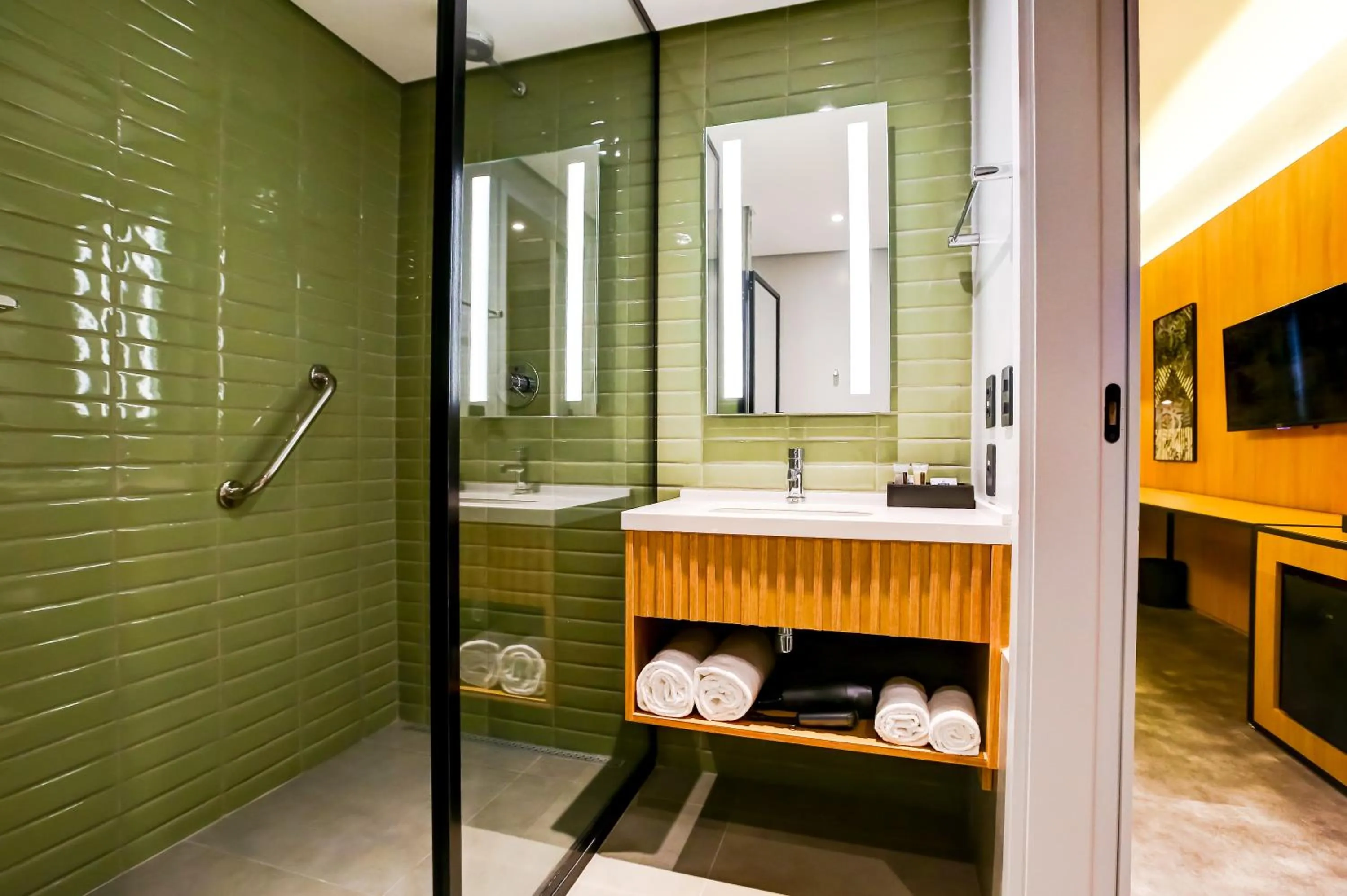 Bathroom in Hilton Garden Inn Rebouças