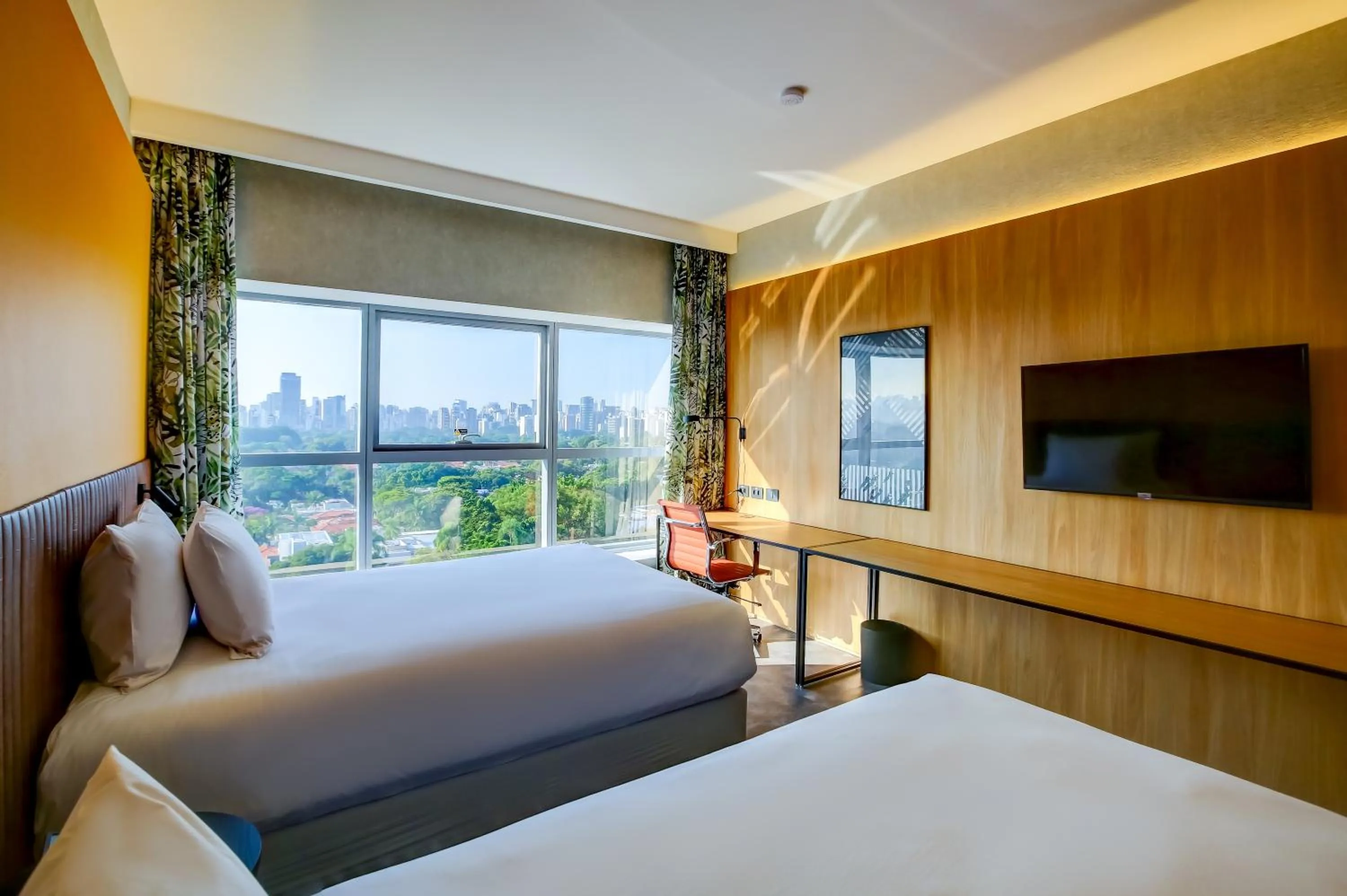 View (from property/room), Bed in Hilton Garden Inn Rebouças