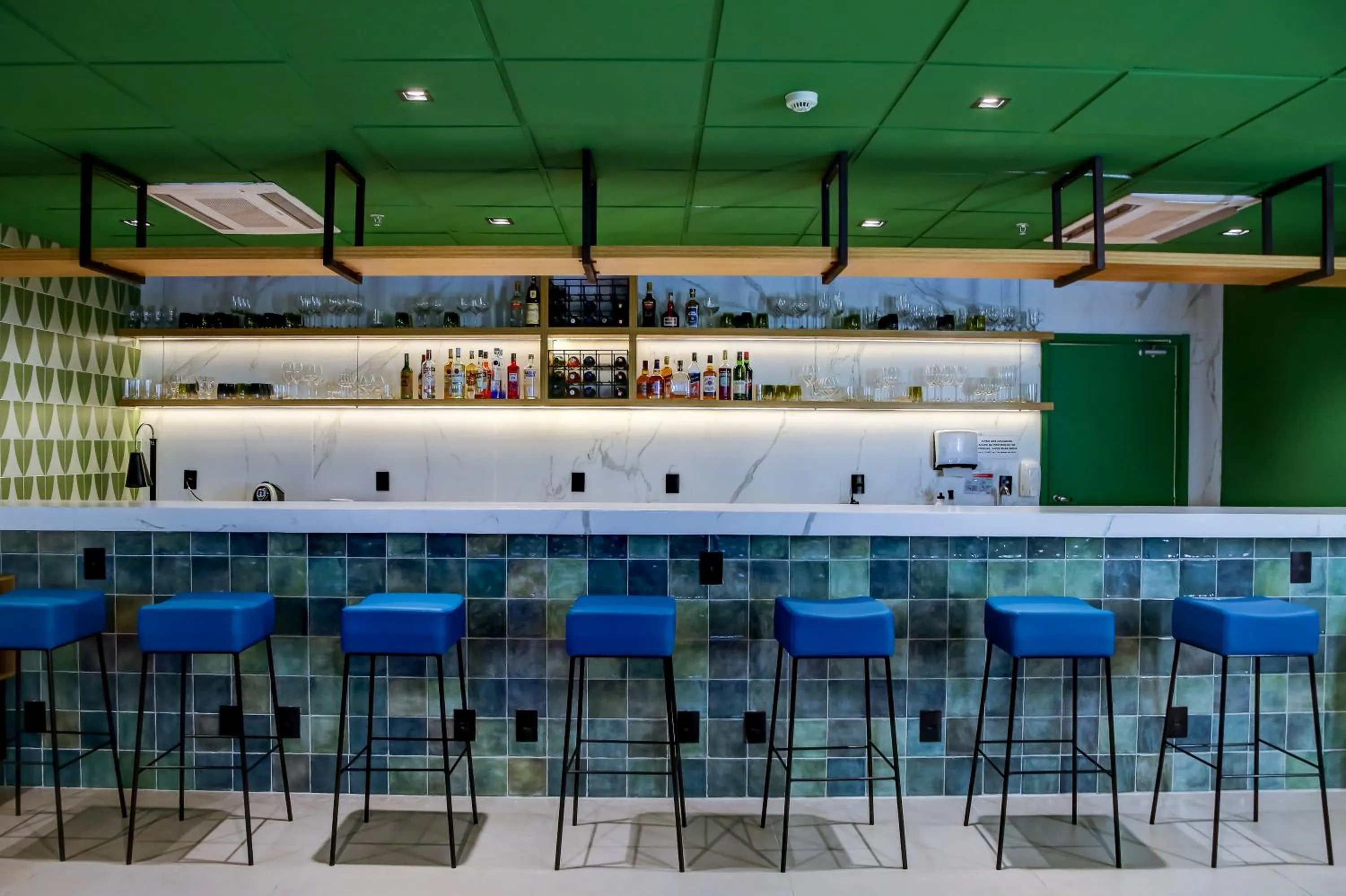 Restaurant/places to eat in Hilton Garden Inn Rebouças