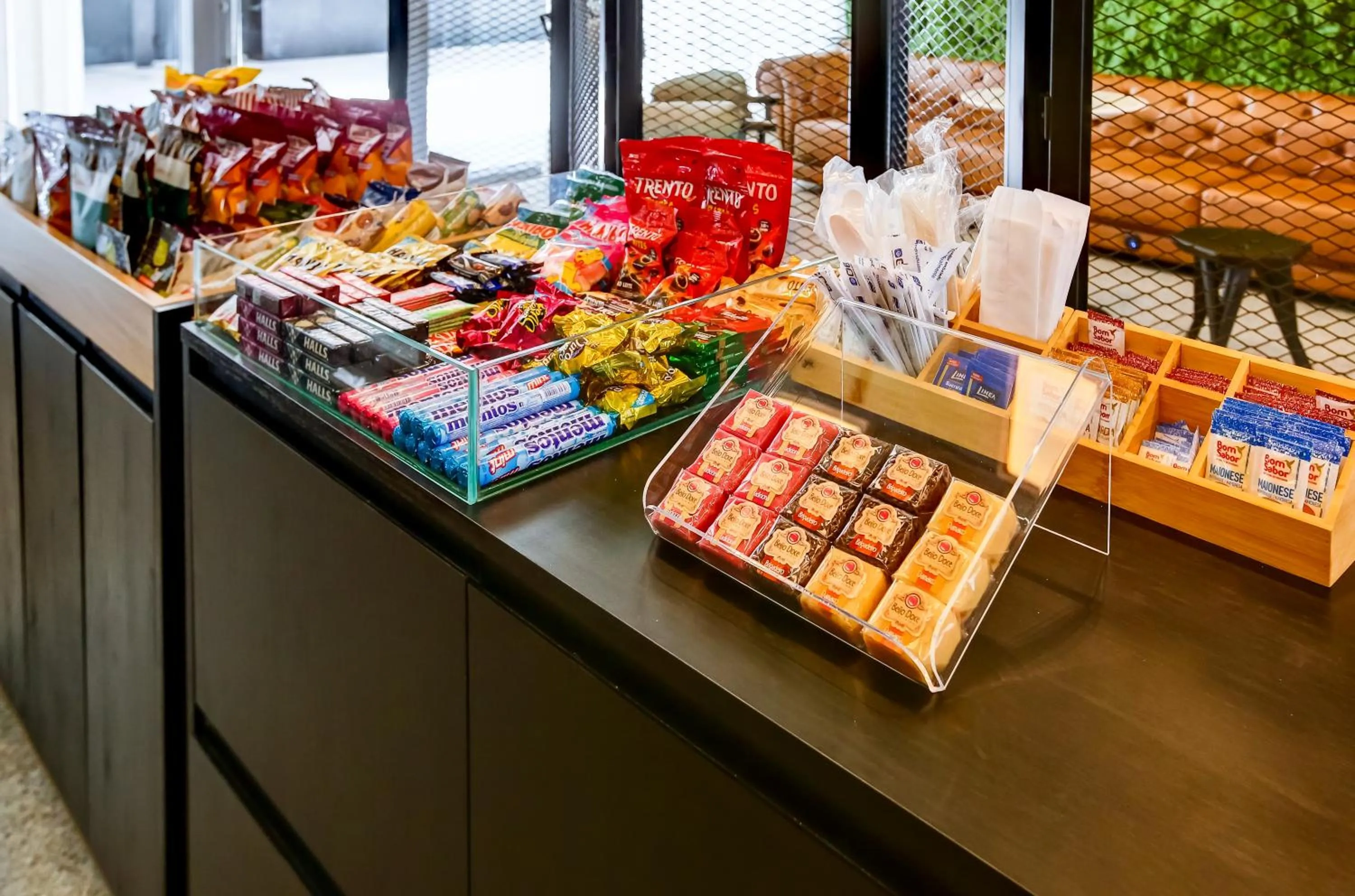 Restaurant/places to eat in Hilton Garden Inn Rebouças