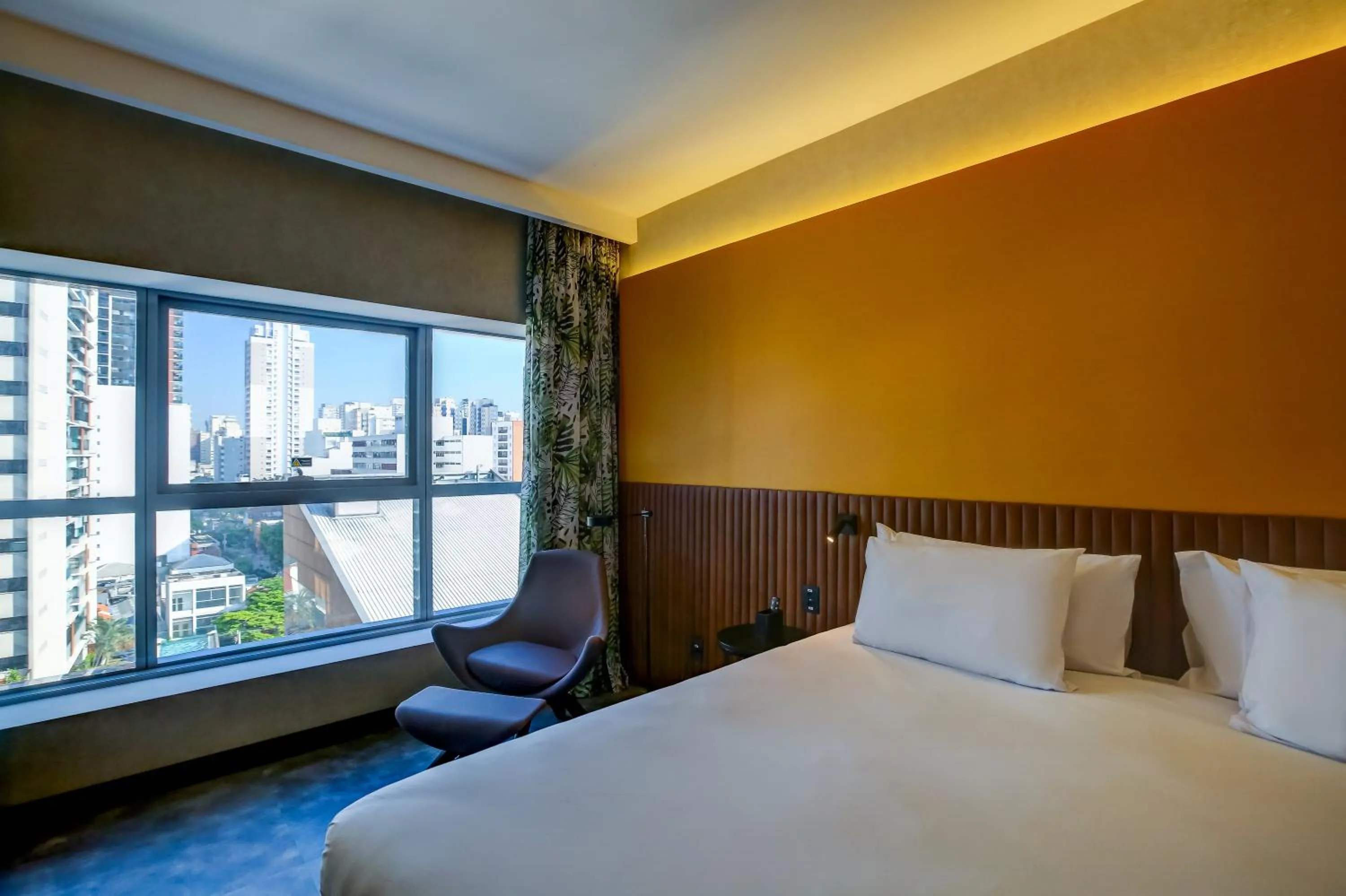 Bedroom, Bed in Hilton Garden Inn Rebouças