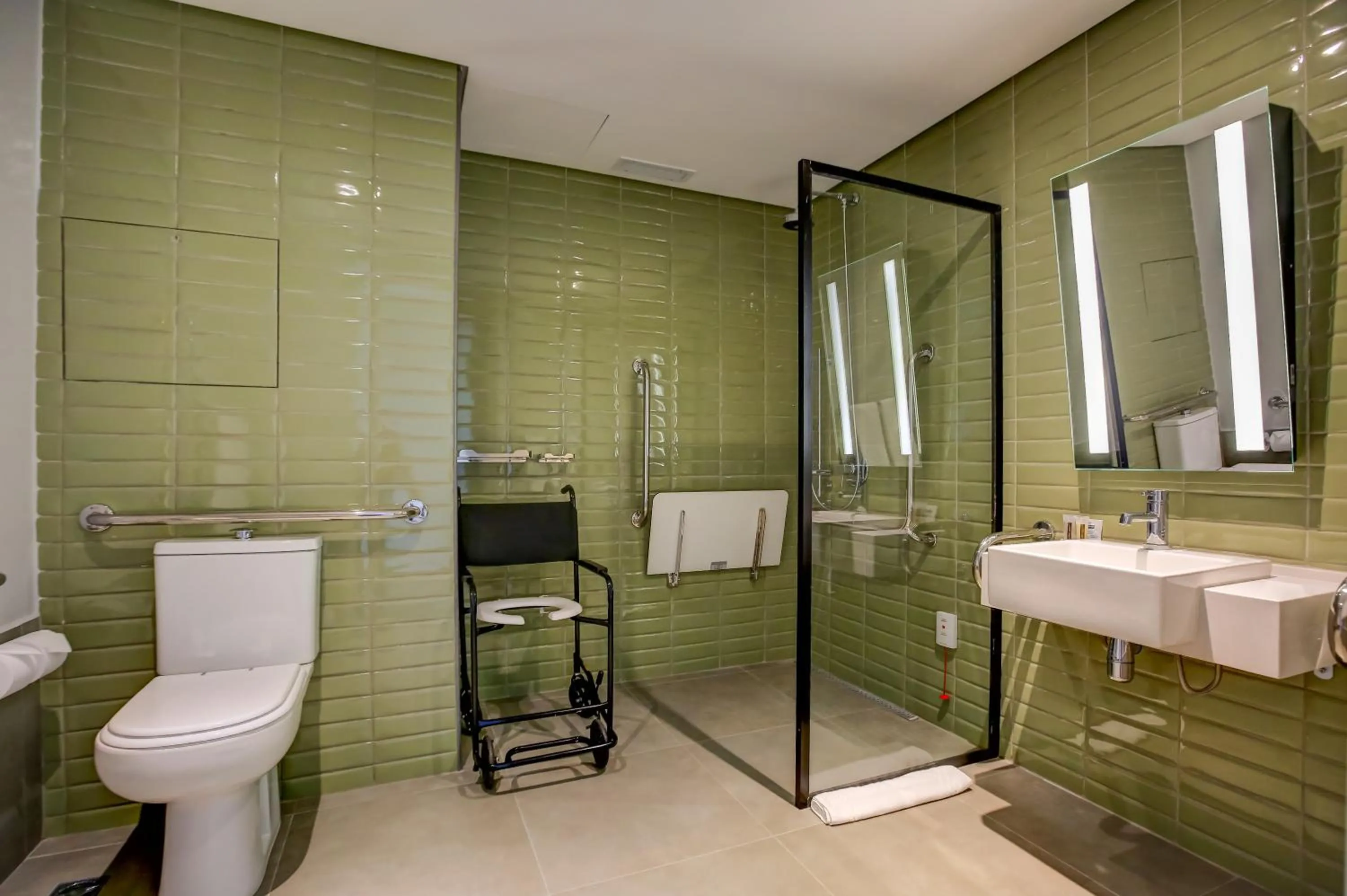 Bathroom in Hilton Garden Inn Rebouças