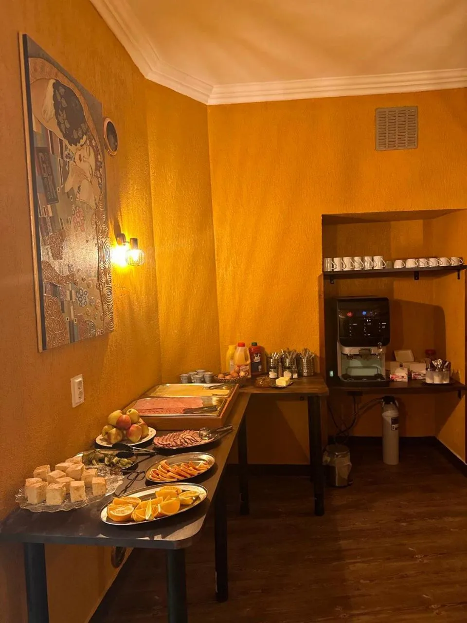 Breakfast in Gallery Hotel SIS