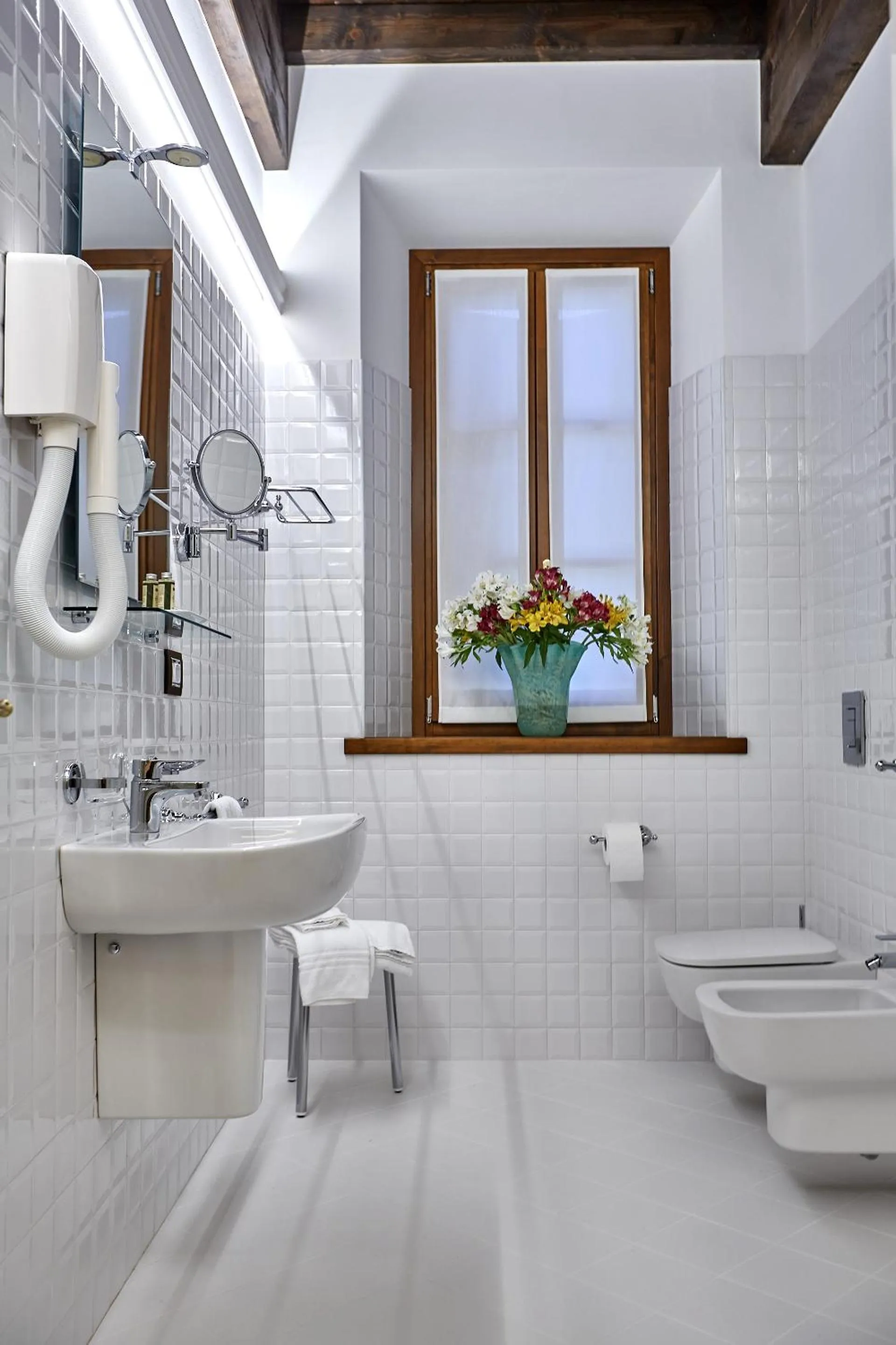 Bathroom in Albergo Trattoria Il Leone