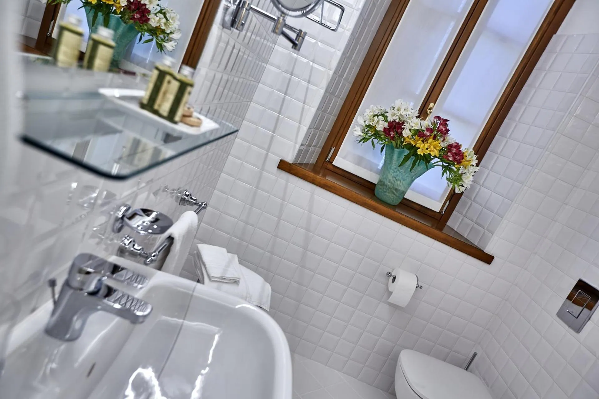 Bathroom in Albergo Trattoria Il Leone