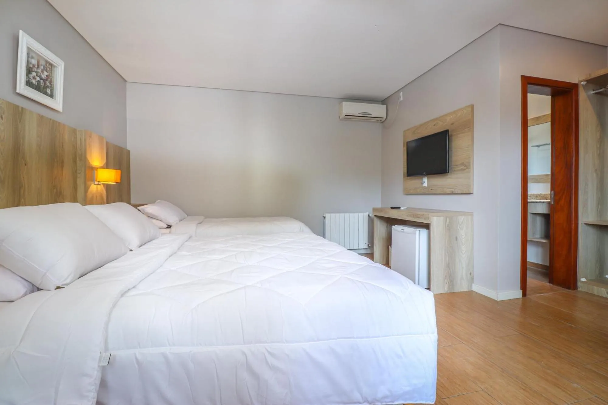 TV and multimedia, Bed in Pousada Bella Viena