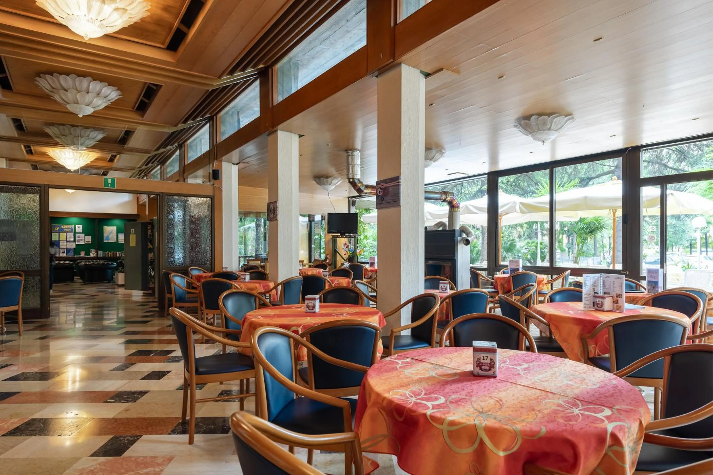 Food and drinks in Hotel Palme & Suite