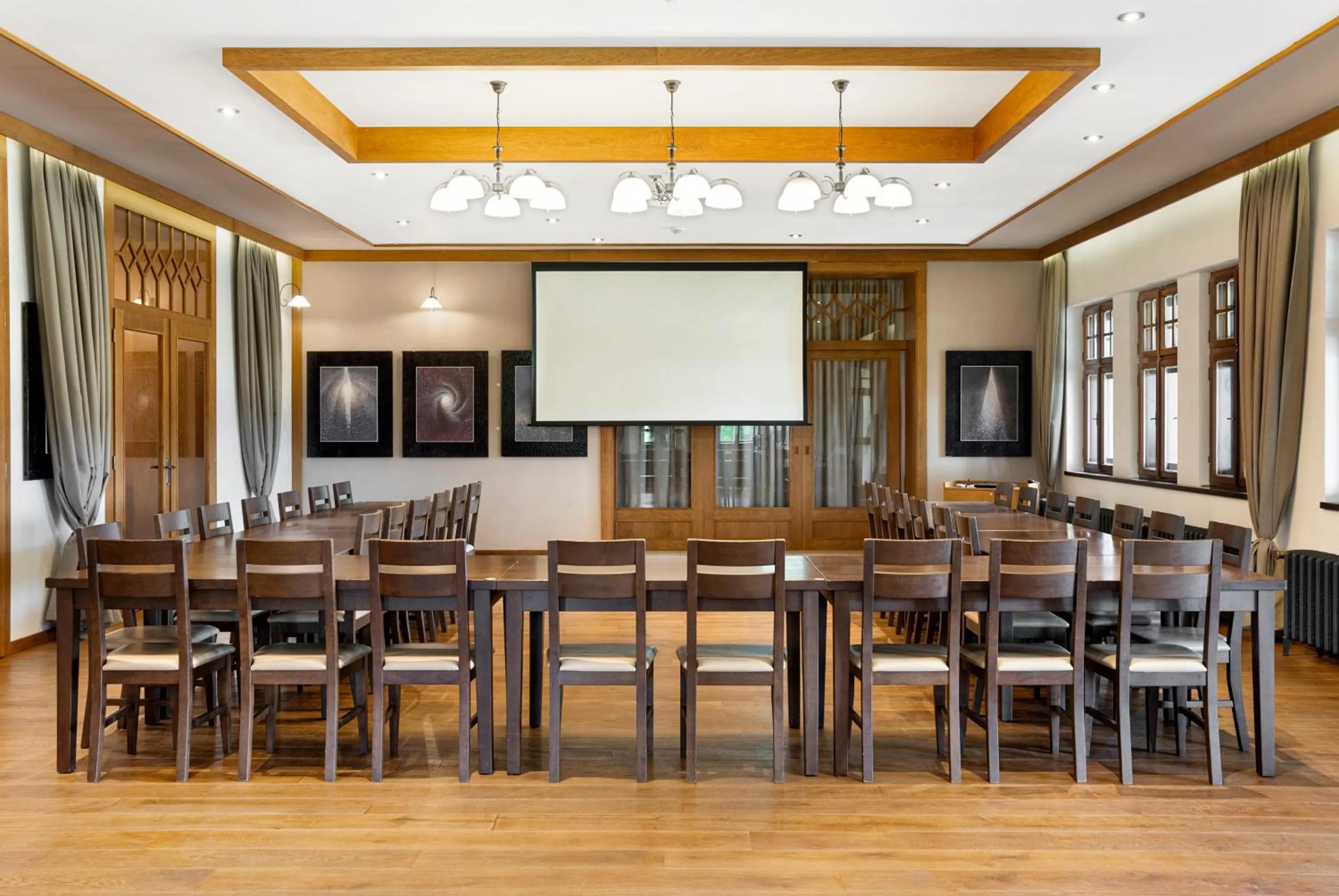 Restaurant/places to eat in Hotel Franz