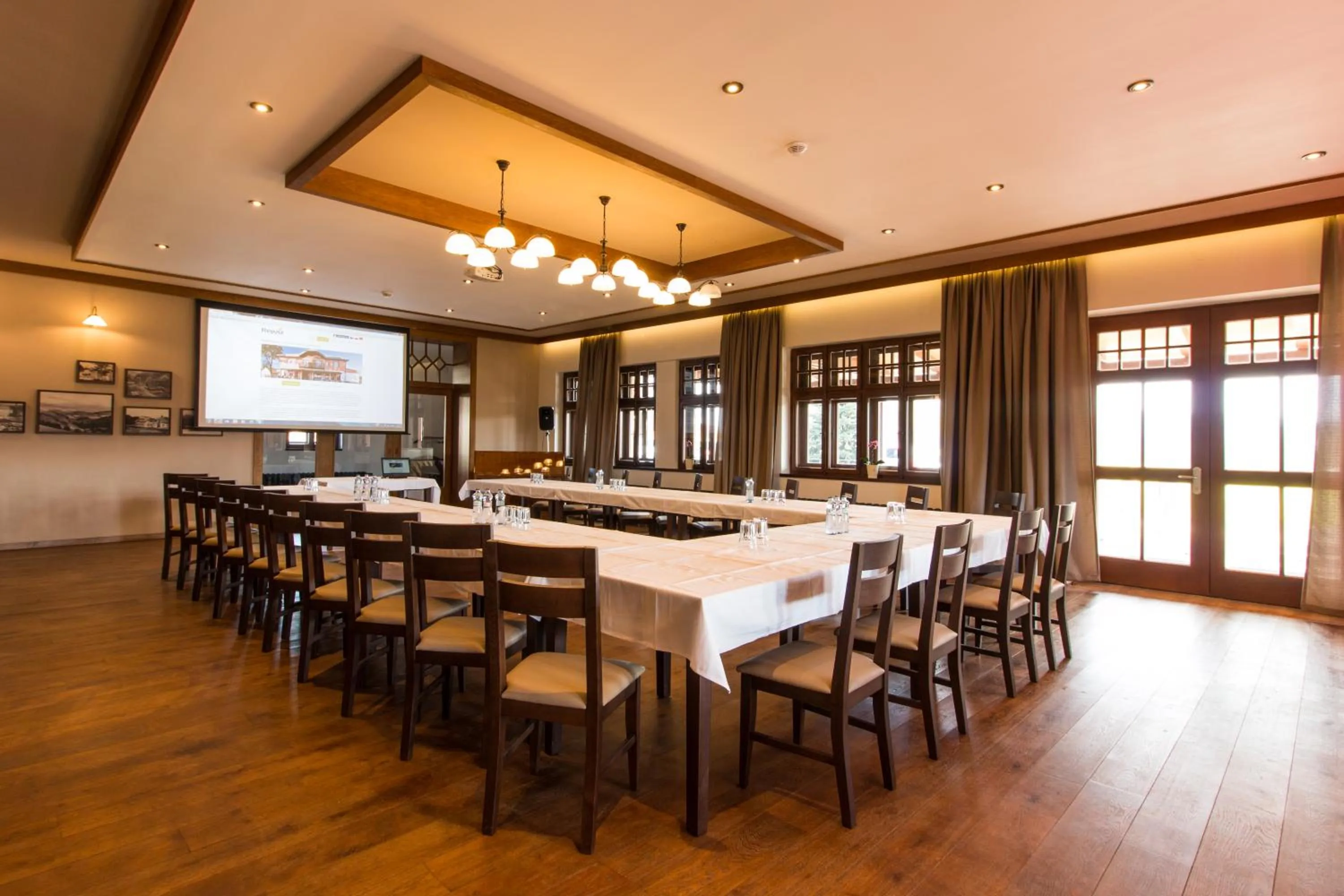 Restaurant/places to eat in Hotel Franz