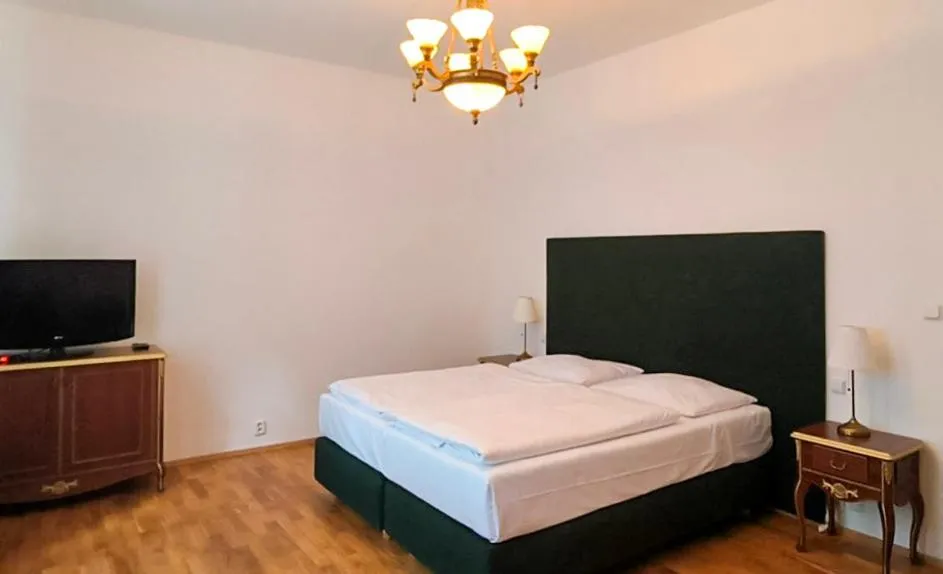 Bedroom, Bed in Residence Romanza