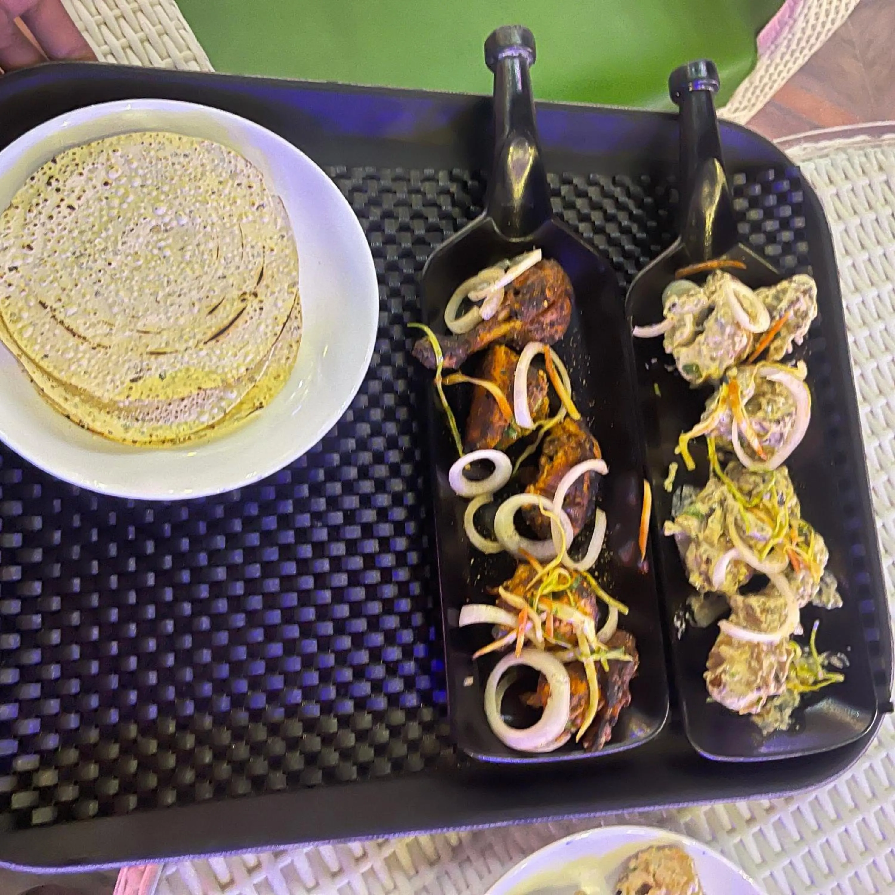 Restaurant/places to eat in Twin Towers