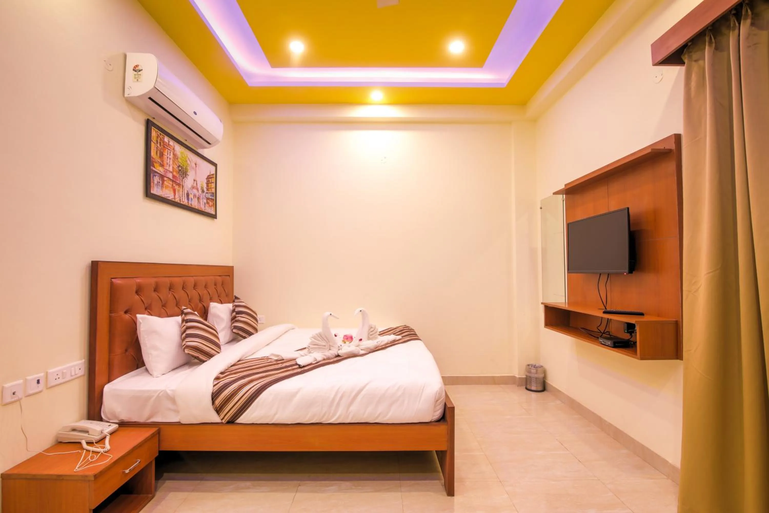 Bedroom, Bed in Twin Towers