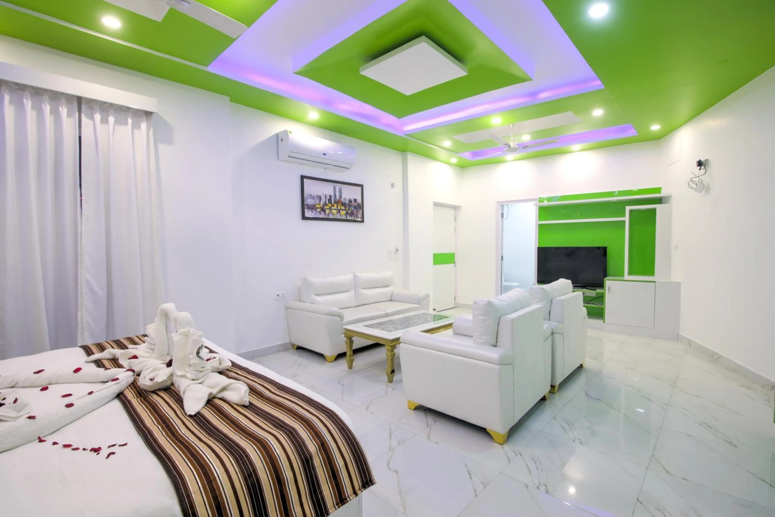 Property building, Bed in Twin Towers