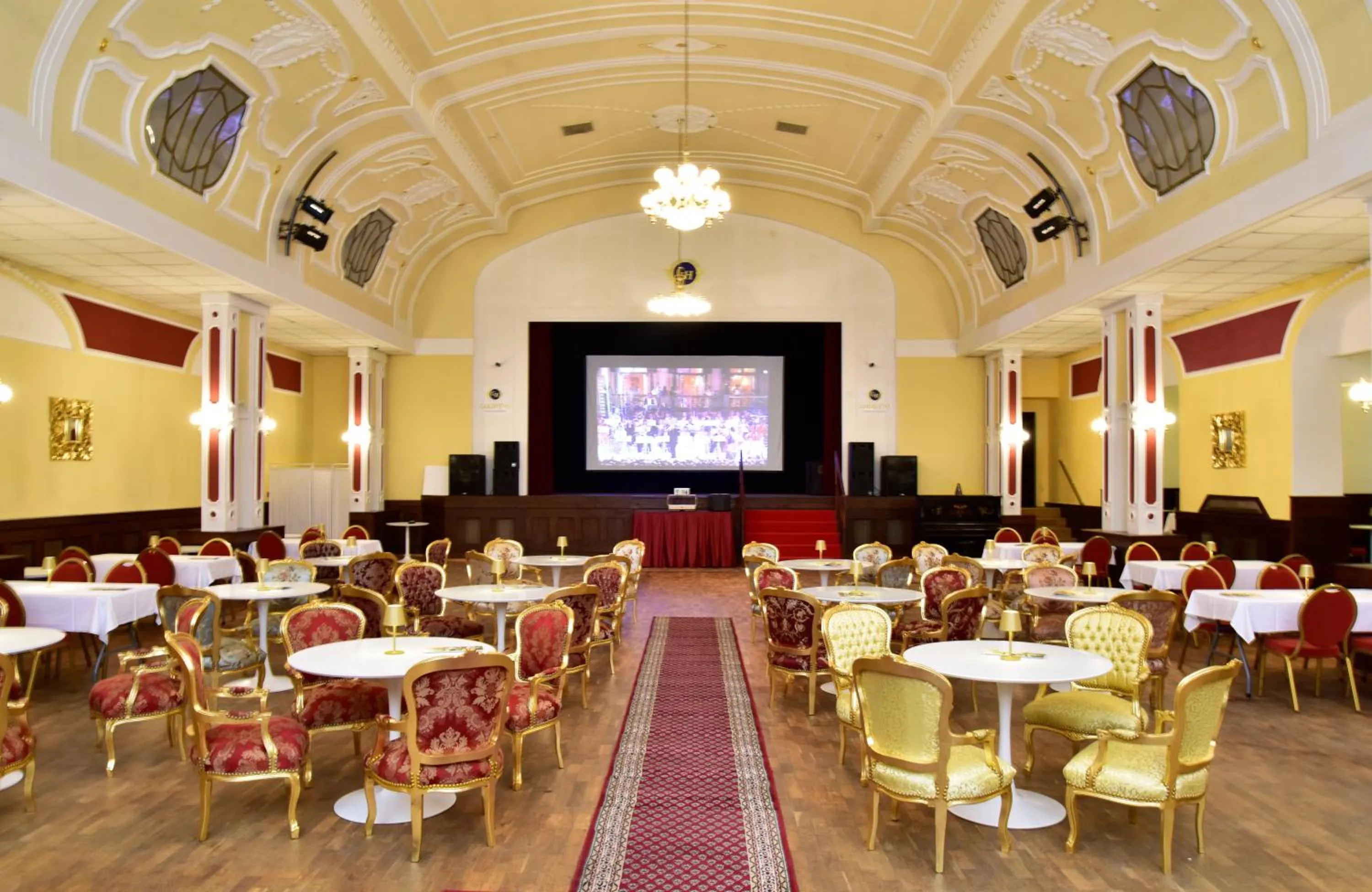 Communal lounge/ TV room in Hotel Continental