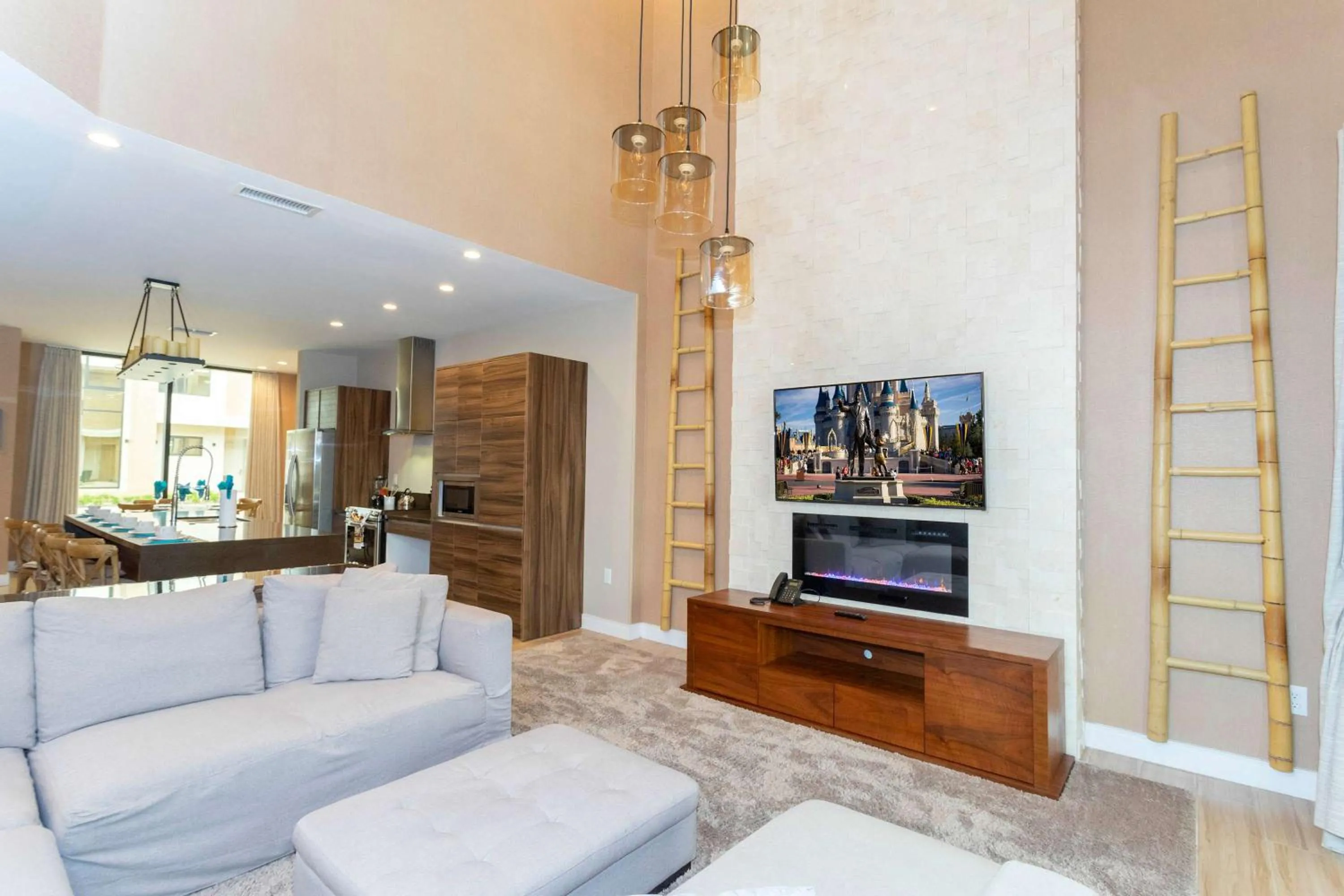 Gorgeous 4Bd Close to Disney @ Magic Village 7581